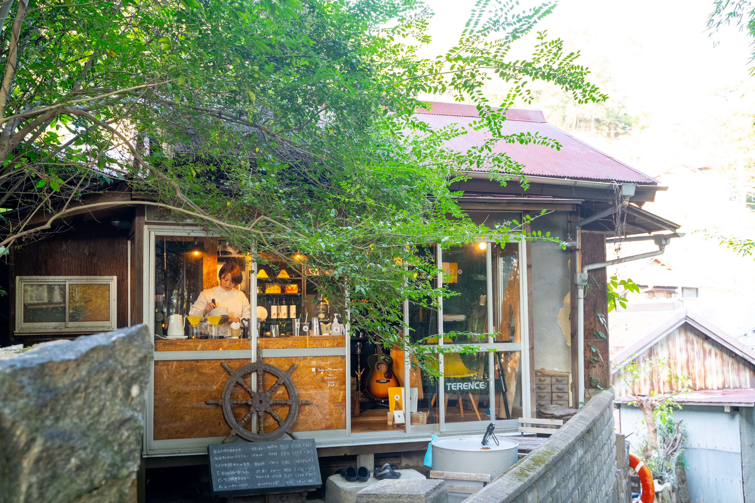 ネコに導かれた先は…尾道の隠れ家コーヒースタンド／AIRSHIP COFFEE