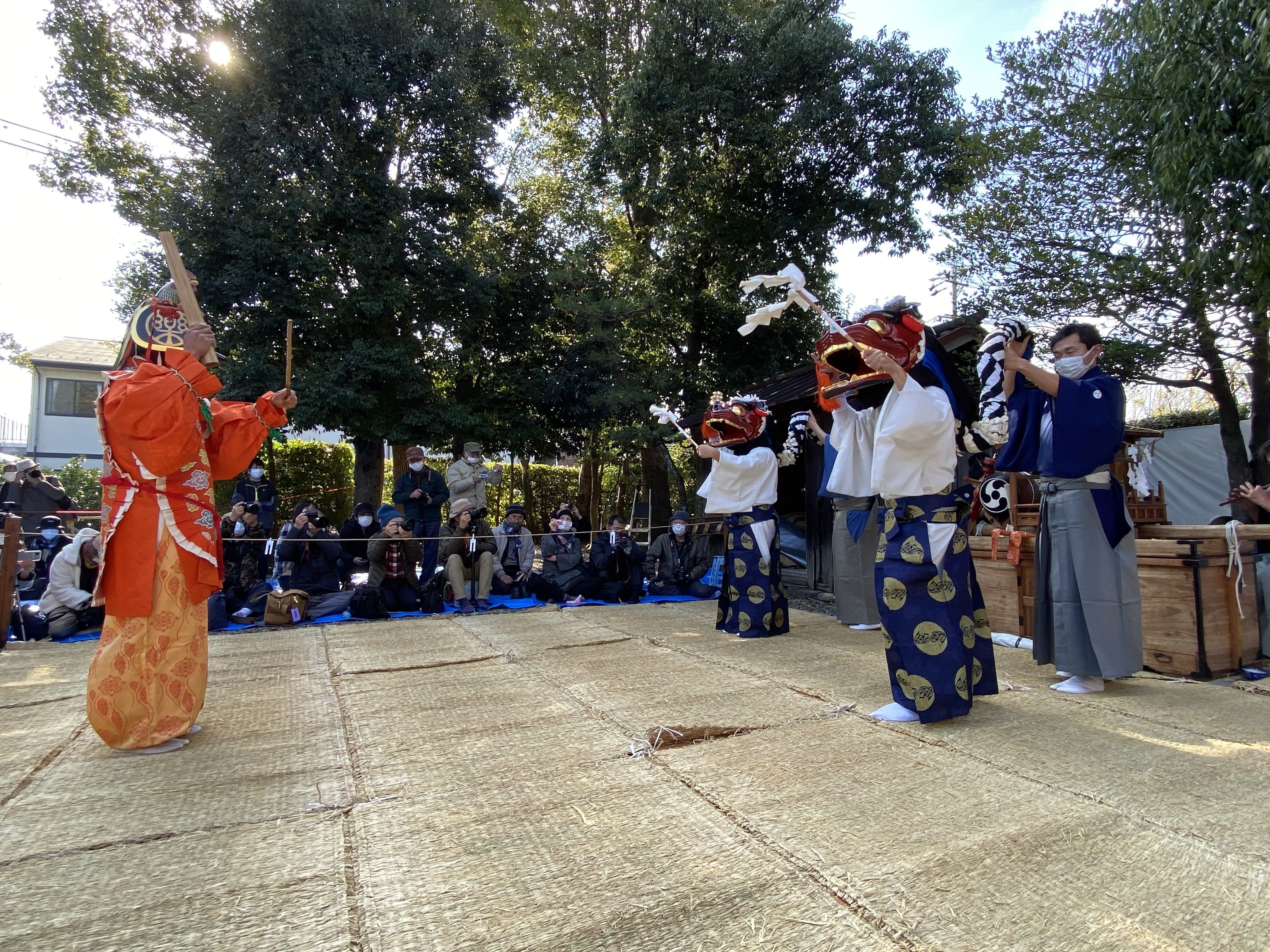 旅するカミサマ、迎える人々 伊勢大神楽と「家廻り芸能」/大阪大学出版会/神野知恵（単行本（ソフトカバー）） Amazon.co.jp: 旅するカミサマ、迎える人々―伊勢大神楽と「家