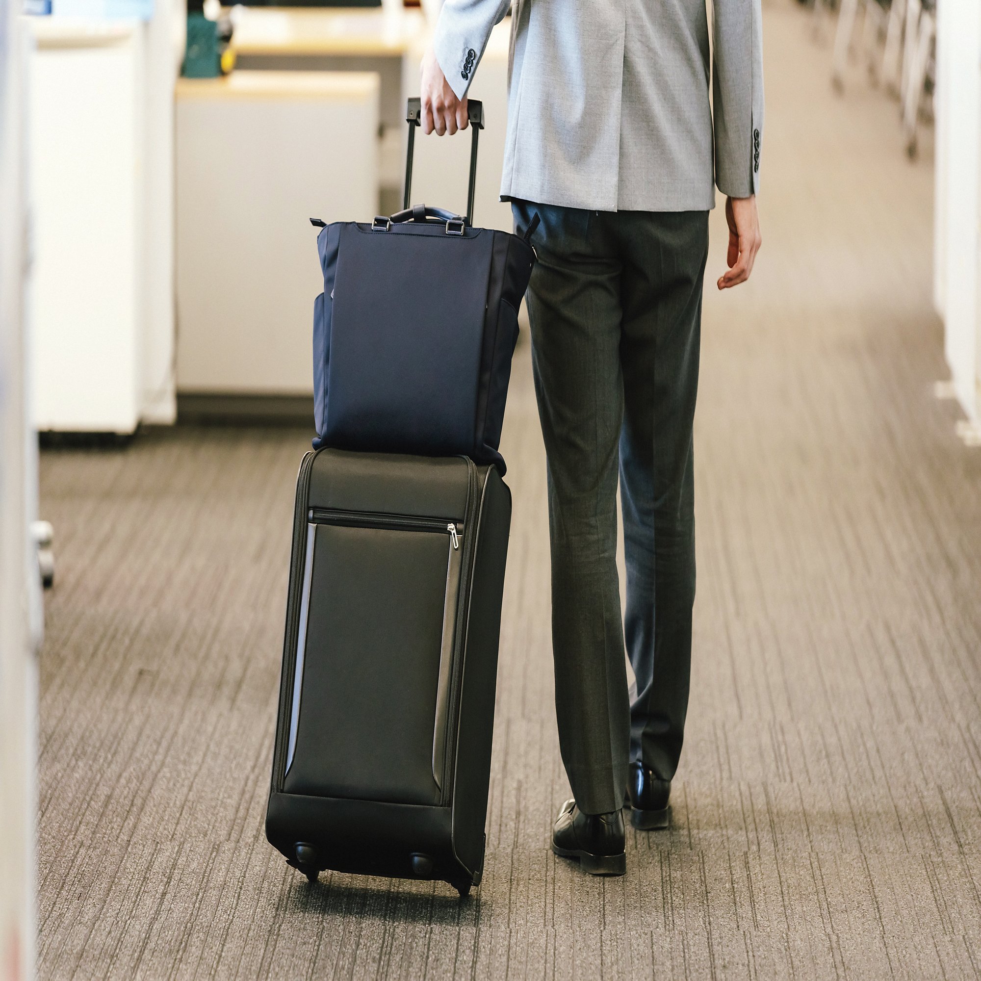 ANA FINDS」バッグで国際線のフライトへ。CAが使ってみてわかった！旅  