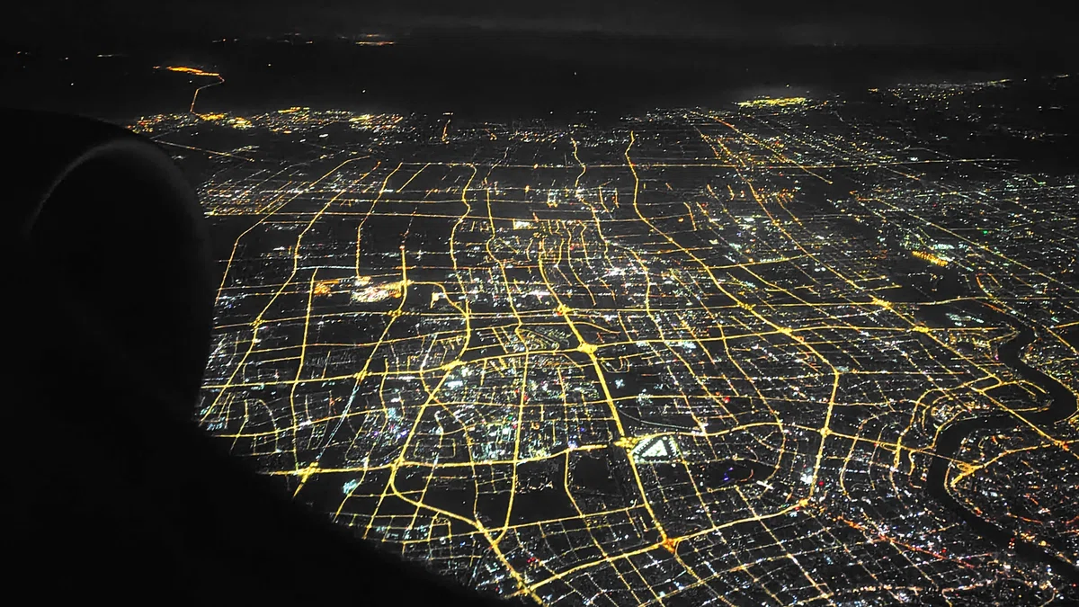 夜中 中国の上空