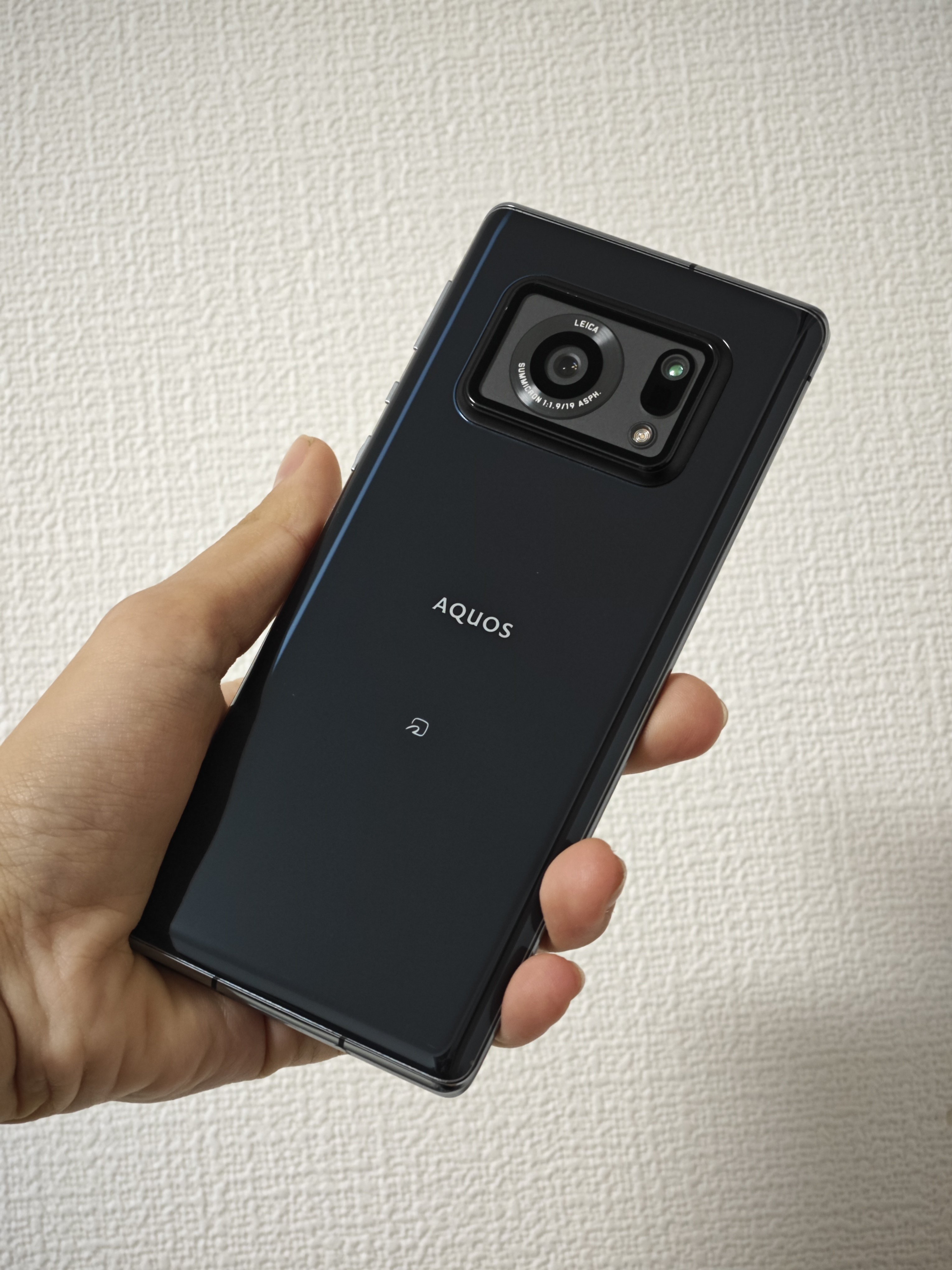AQUOS - SIMフリー版　AQUOS　R6　デュアルSIM　ライカカメラ　おサイフ　防水 AQUOS R6 SH-M22 SIMフリーの特長｜AQUOS：シャープ