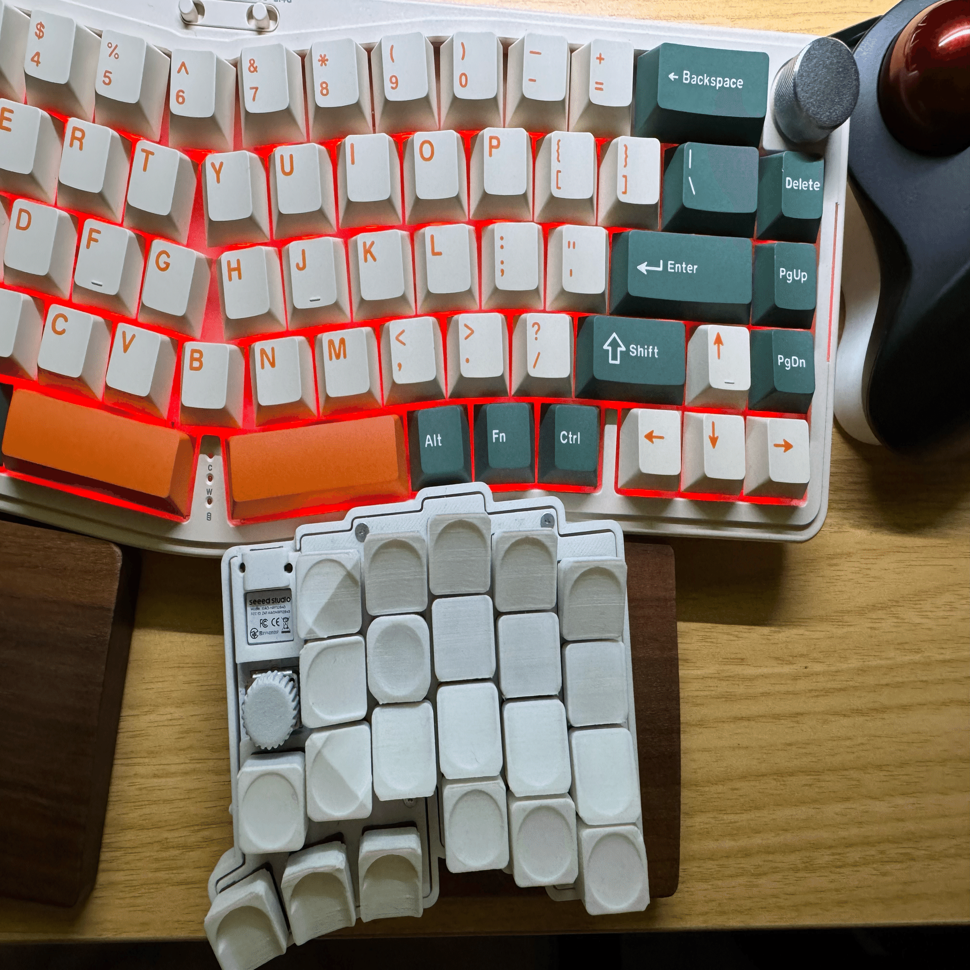 moNa2 ホワイト 組立済み 悪魔的な魅力。無線分割キーボード「moNa2」を飼う。｜ぶらきよ