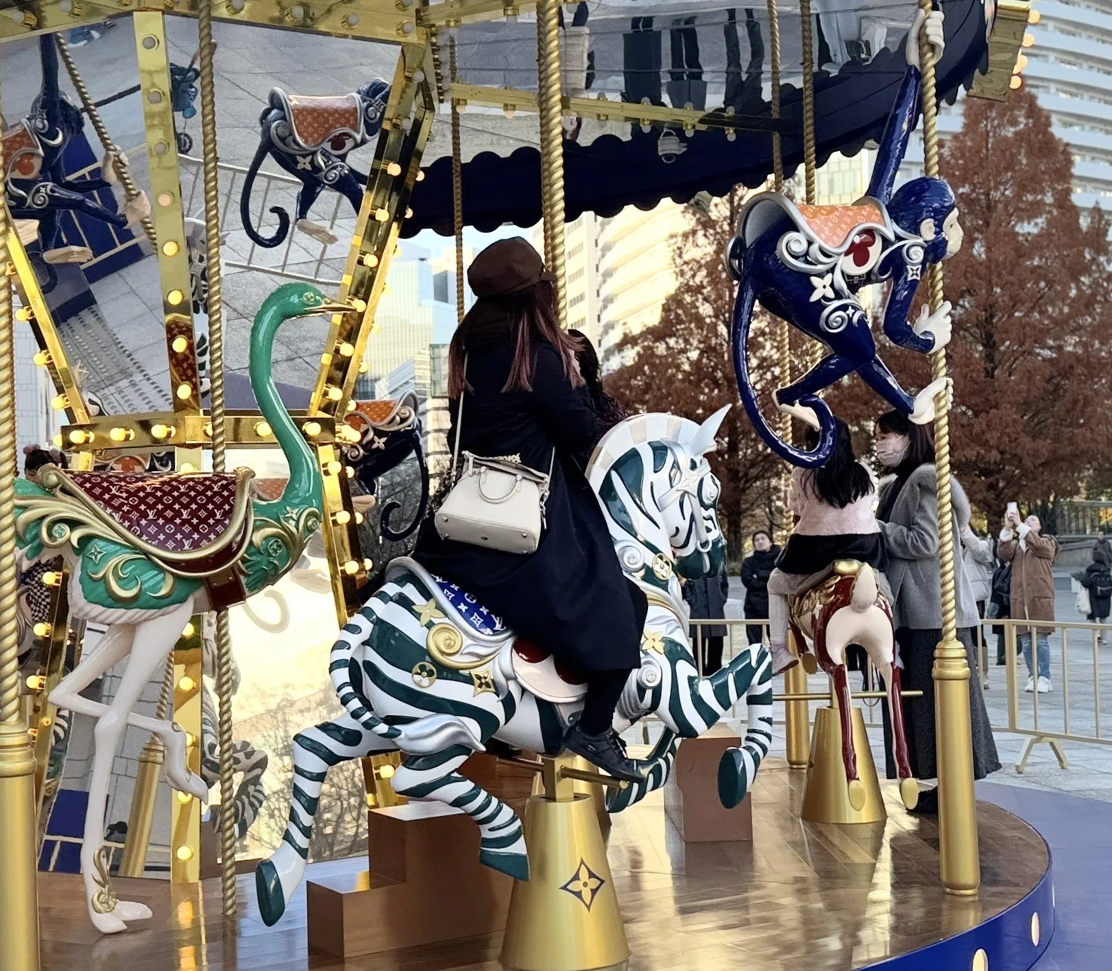 🎠ルイ・ヴィトンのカルーセルに乗ってきたよ❄️【横浜美術館