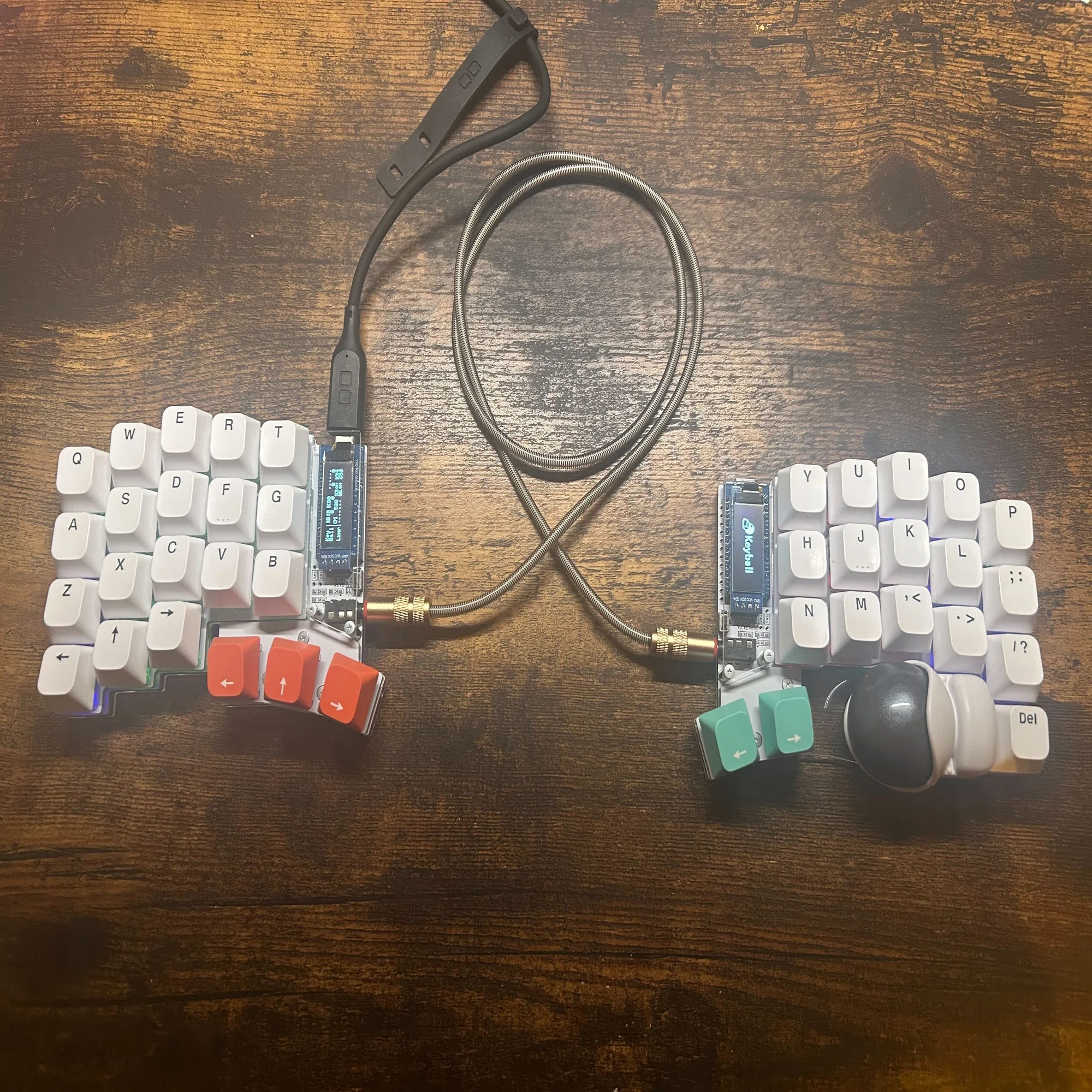 突撃！ 隣のキーボード！ フラーのエンジニアはどんなキーボードを使っ 