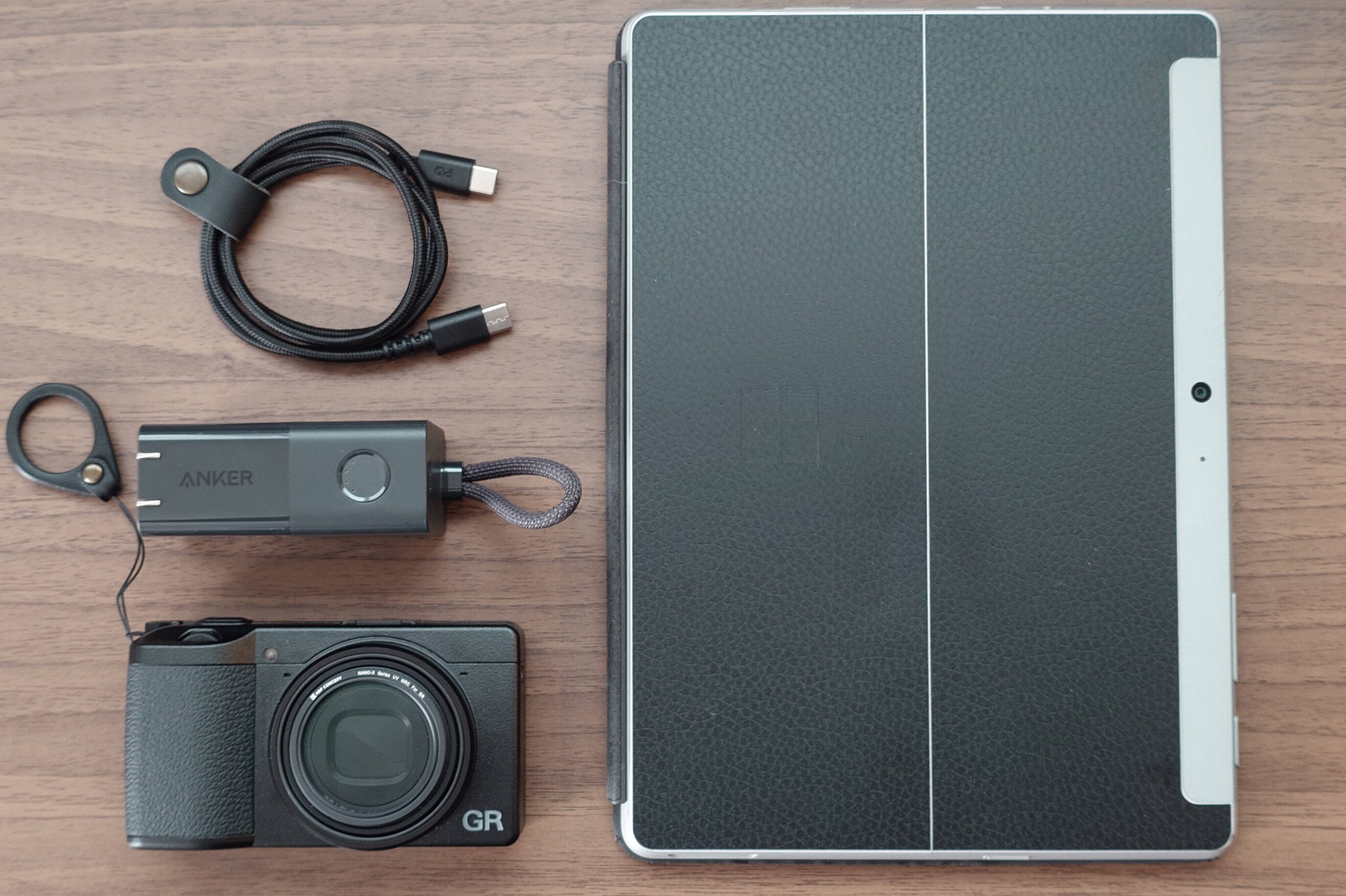 ボディバッグに入るWindowsフルOS「Surface Go2」は今更だけど