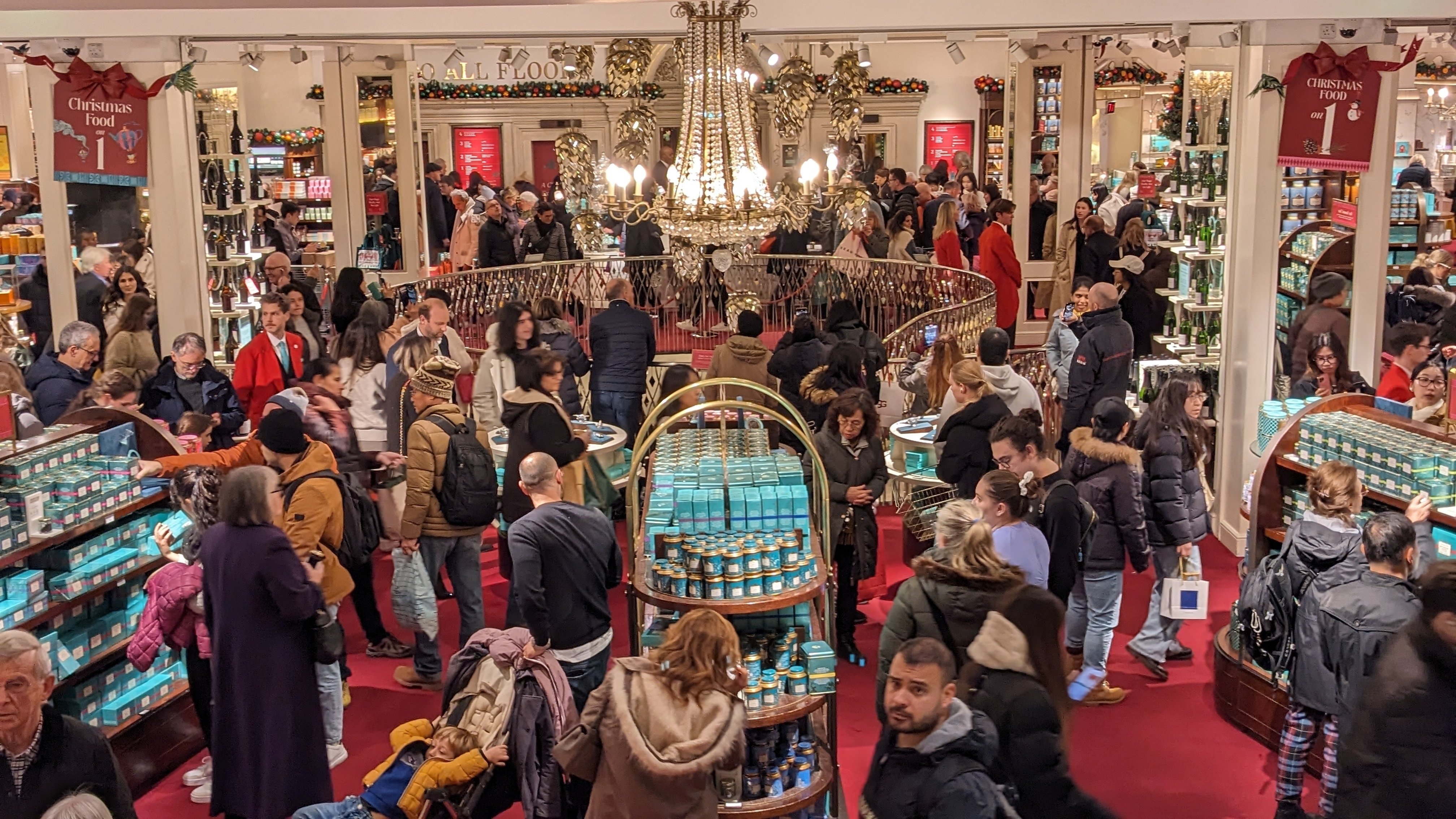クリスマス商戦ど真ん中のFORTNUM & MAISON(フォートナム クリスマス商戦ど真ん中のFORTNUM & MAISON(フォートナム