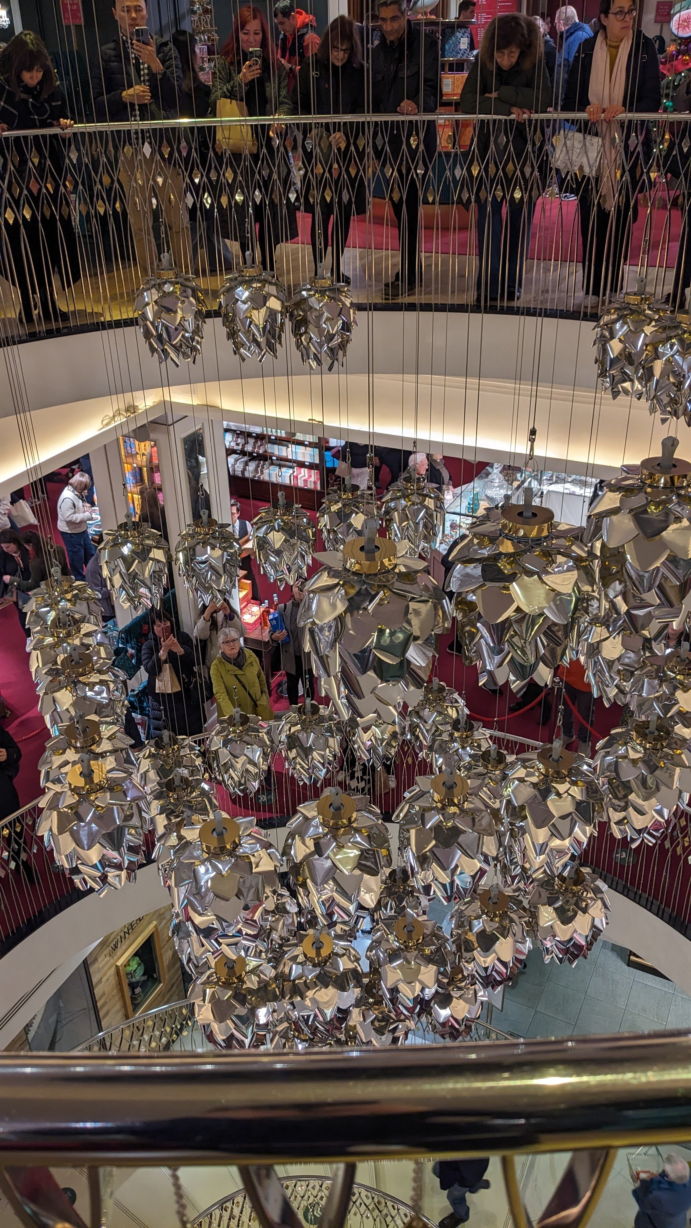 クリスマス商戦ど真ん中のFORTNUM & MAISON(フォートナム クリスマス商戦ど真ん中のFORTNUM & MAISON(フォートナム