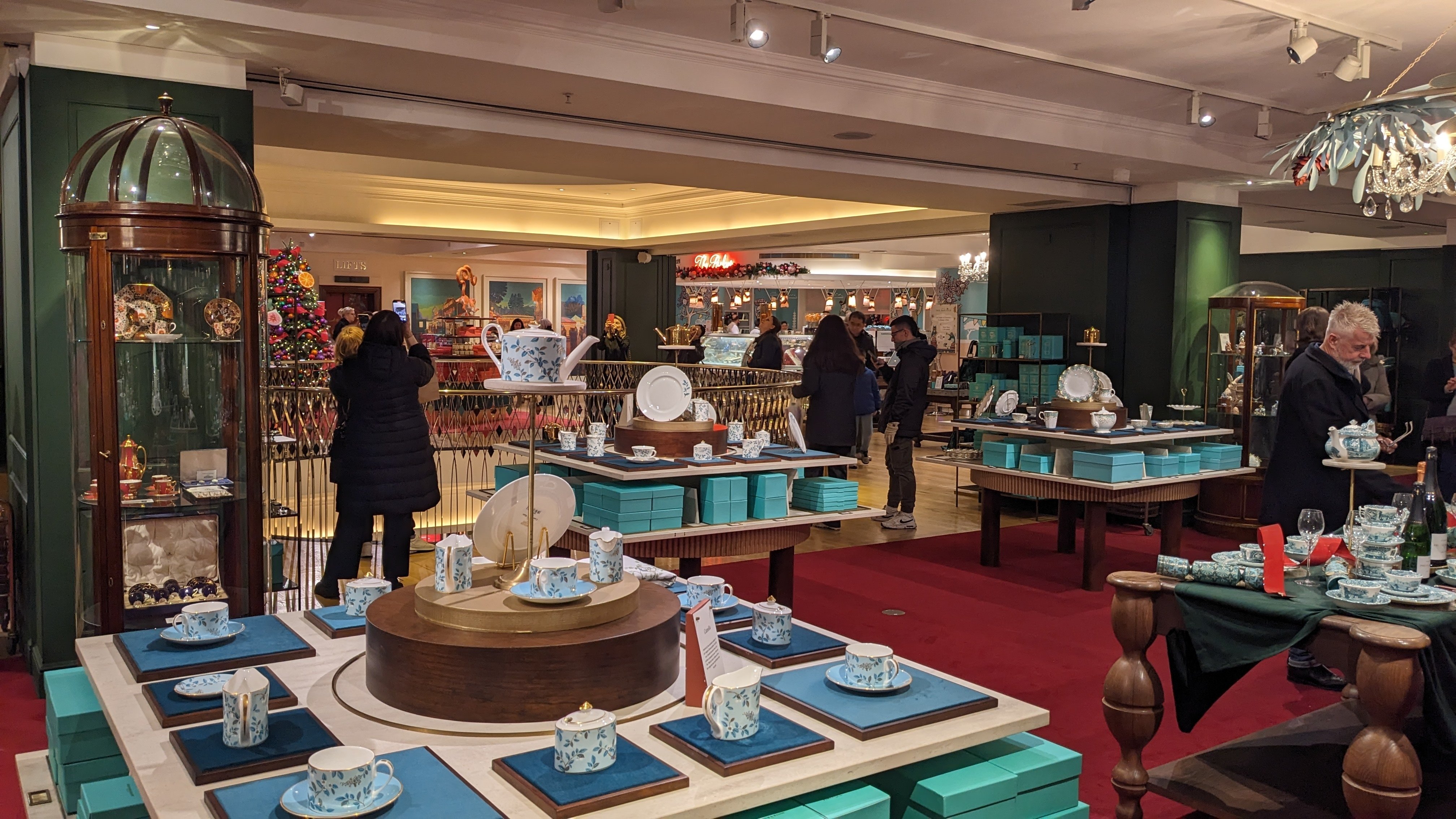 クリスマス商戦ど真ん中のFORTNUM & MAISON(フォートナム クリスマス商戦ど真ん中のFORTNUM & MAISON(フォートナム
