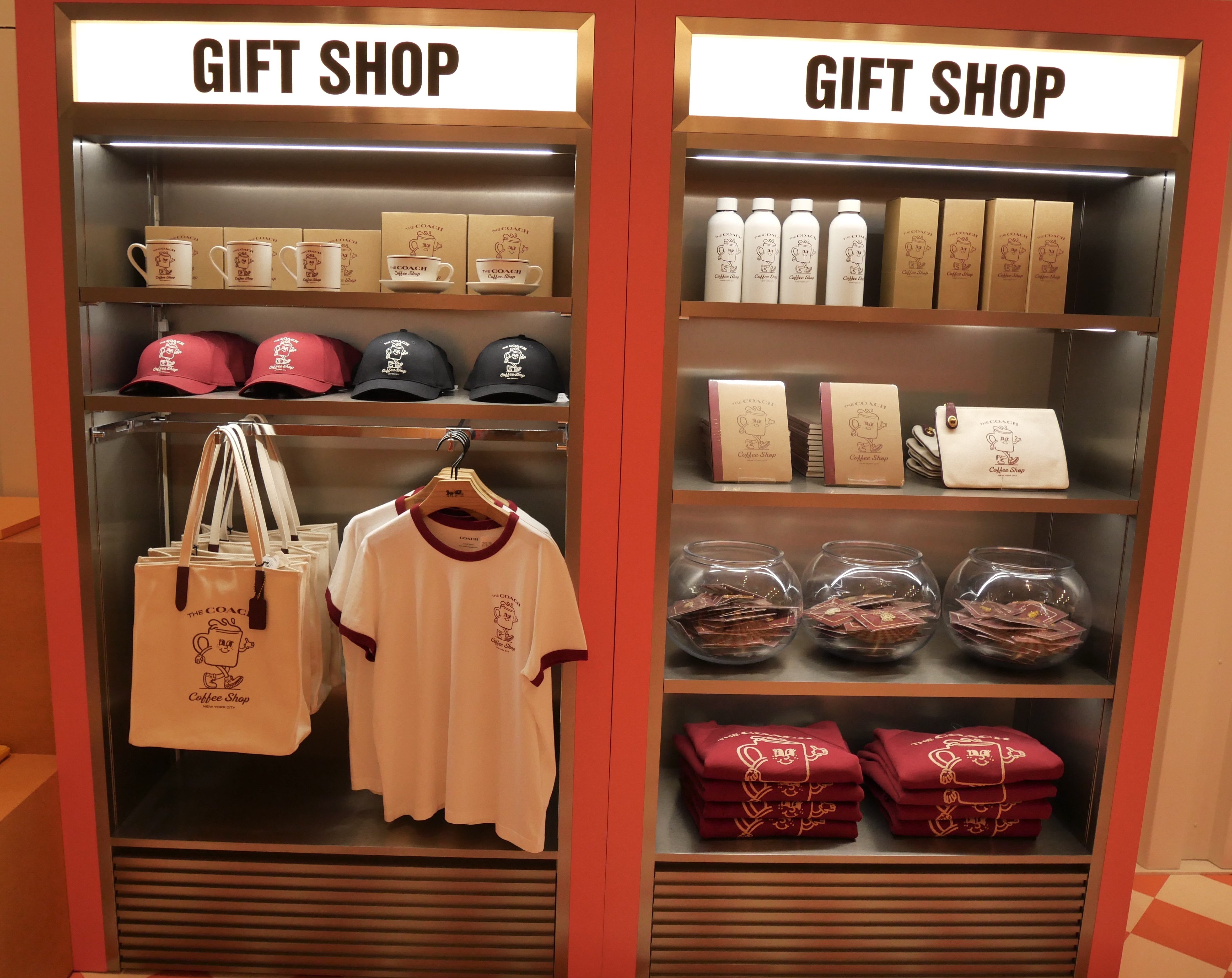 COACH ショップ ディスプレイ 看板