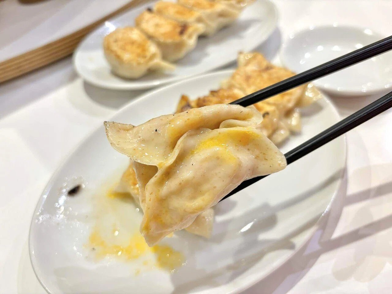 ラスボス!? ラスベガス!! 目の前で手延べからつくる餃子。────餃子