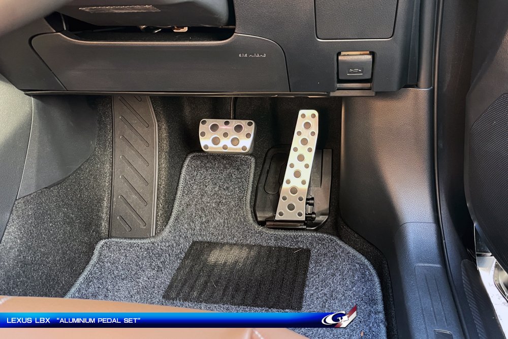 そうそう！「アルミペダル」が可能になりました♫ ～レクサスLBX