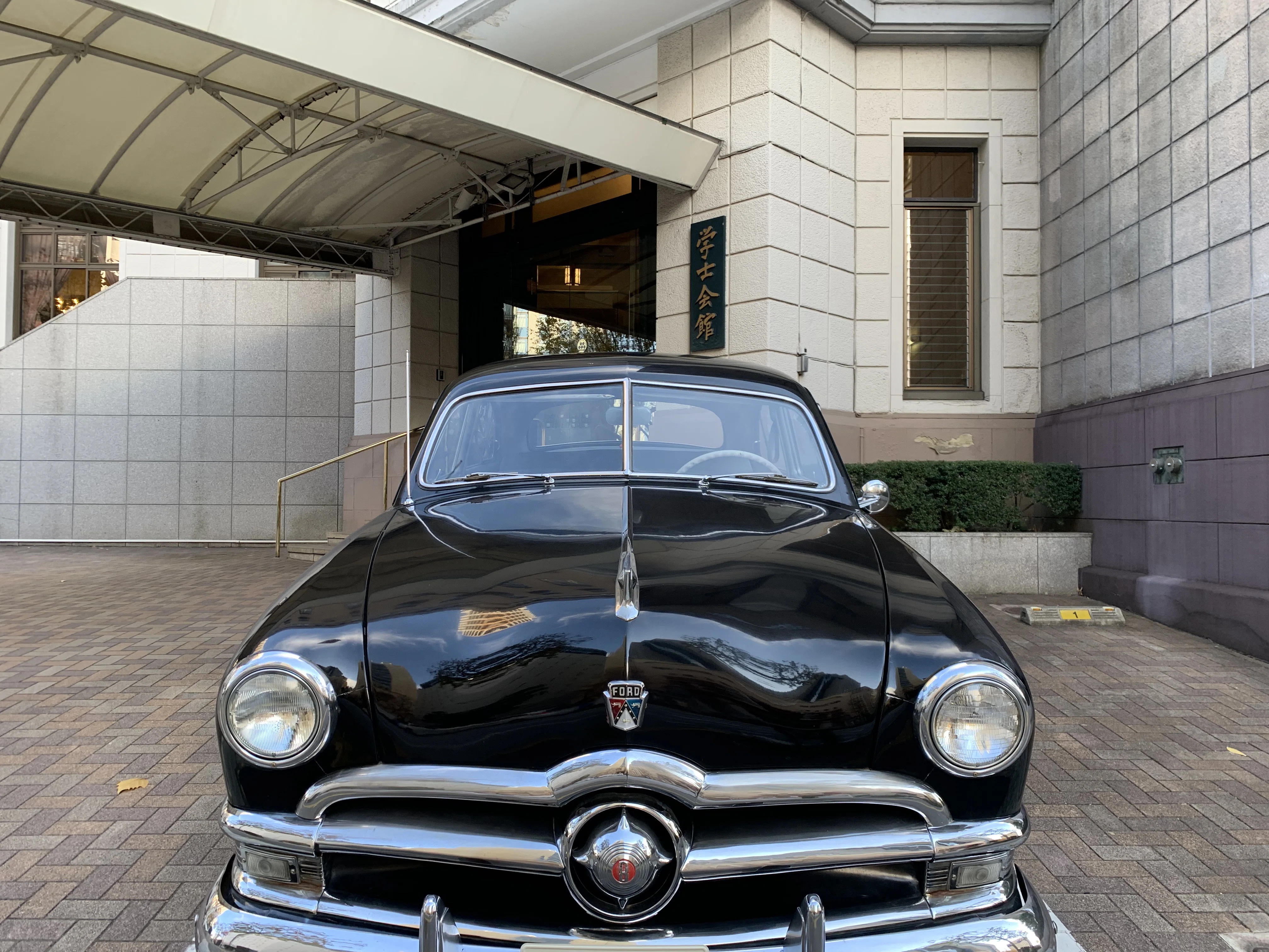 学士会館のフォード カスタム V8（1950年）｜金子浩久書店