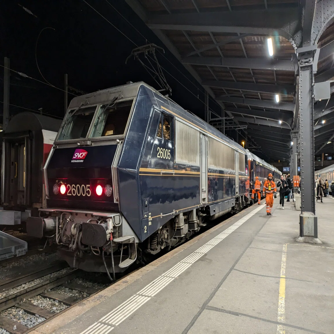 オリエント急行】🇨🇭バーゼル駅で偶然出会った豪華列車の旅情｜川端