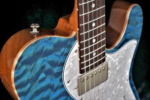 エレキギター 素材　グラデーションブルー 限りなく透明に近い、グラデーション・ブルー｜Freedom Custom