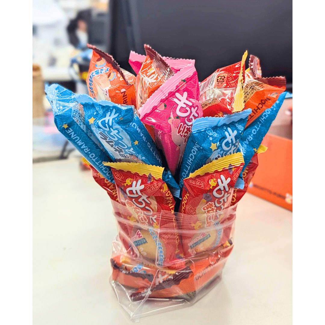 餅菓子詰め放題チャレンジ！社員総出で挑戦してみた話｜自由住宅