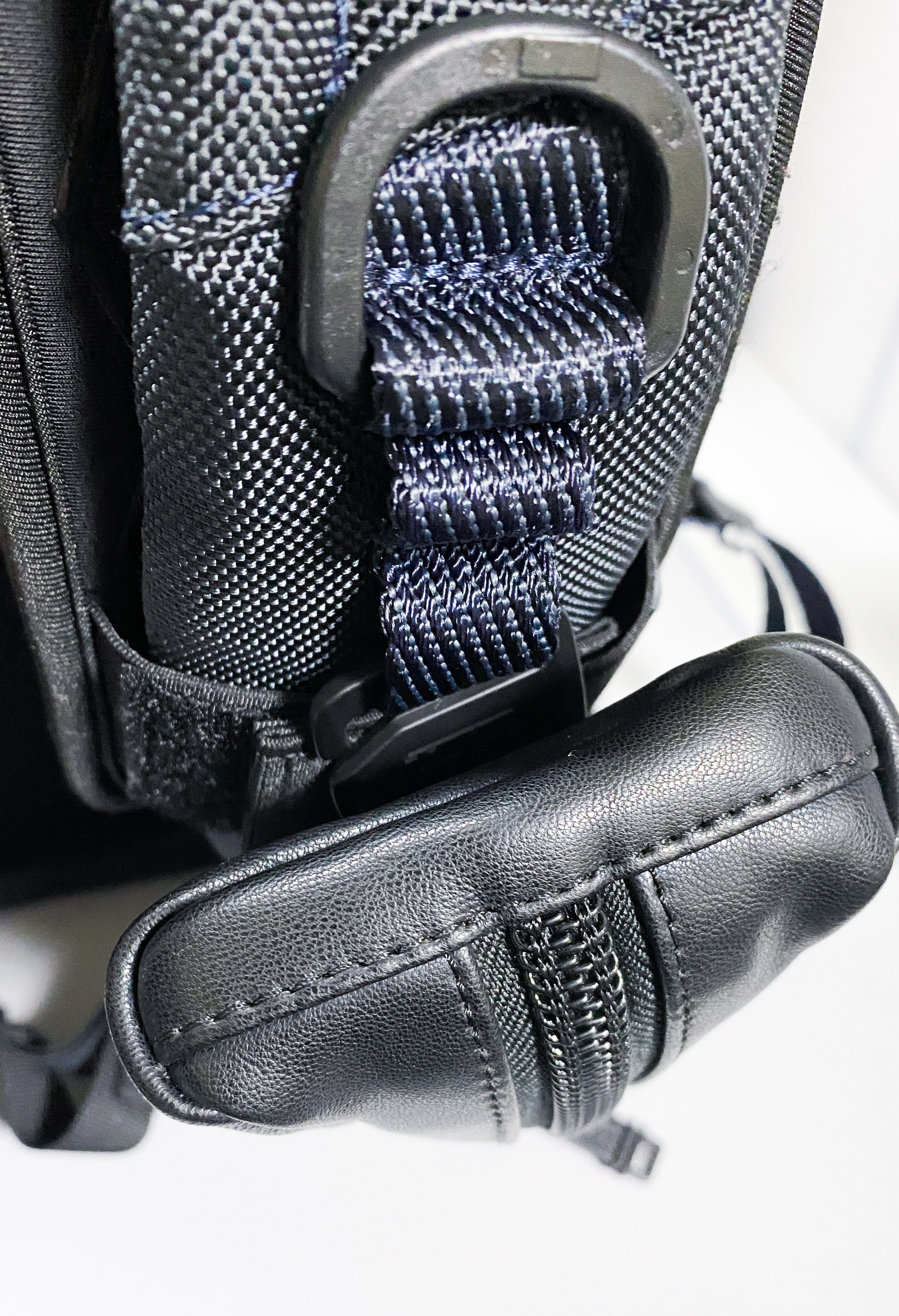 TUMI スモール・モジュラー・ポーチ レザー ブラック トゥミ正規品 TUMI 最大55%☆8/29〜 正規品2年保証 トゥミ ポーチ メンズ