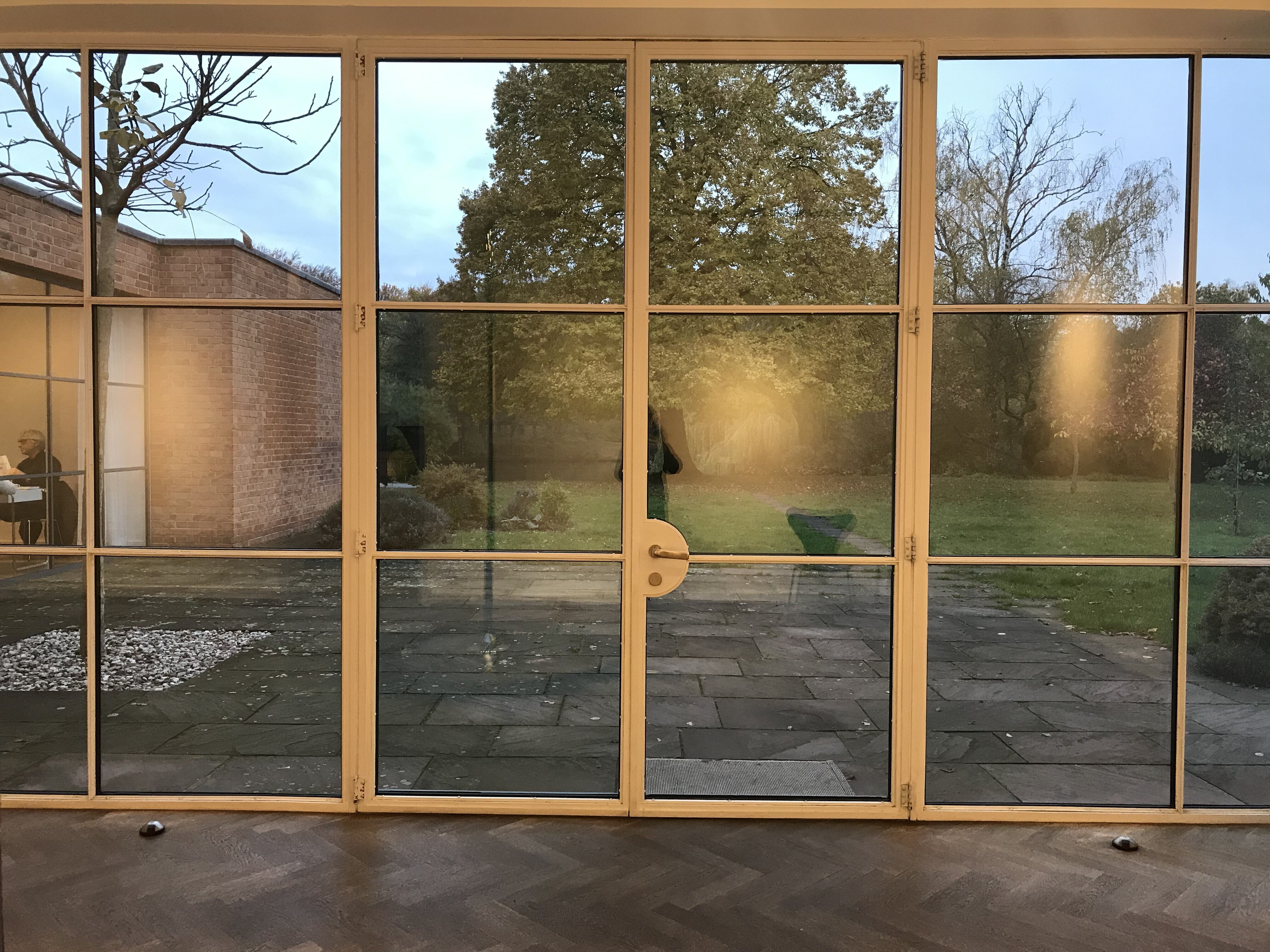 ミース・ファン・デル・ローエ Mies in Berlinミース イン ベルリン