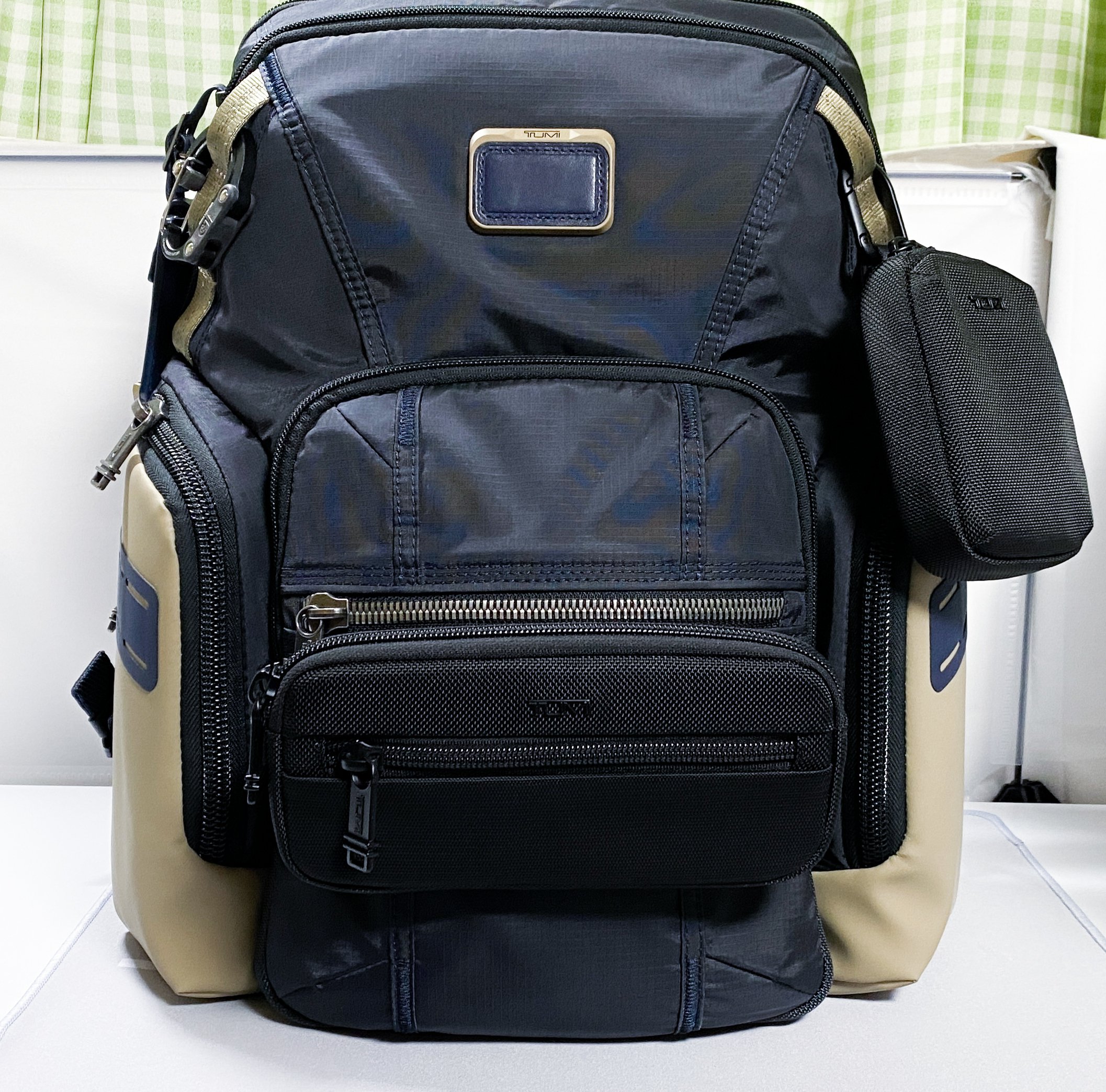 TUMI】 「フォーン・ポーチ」レビュー 【Gフック付きスマホポーチ