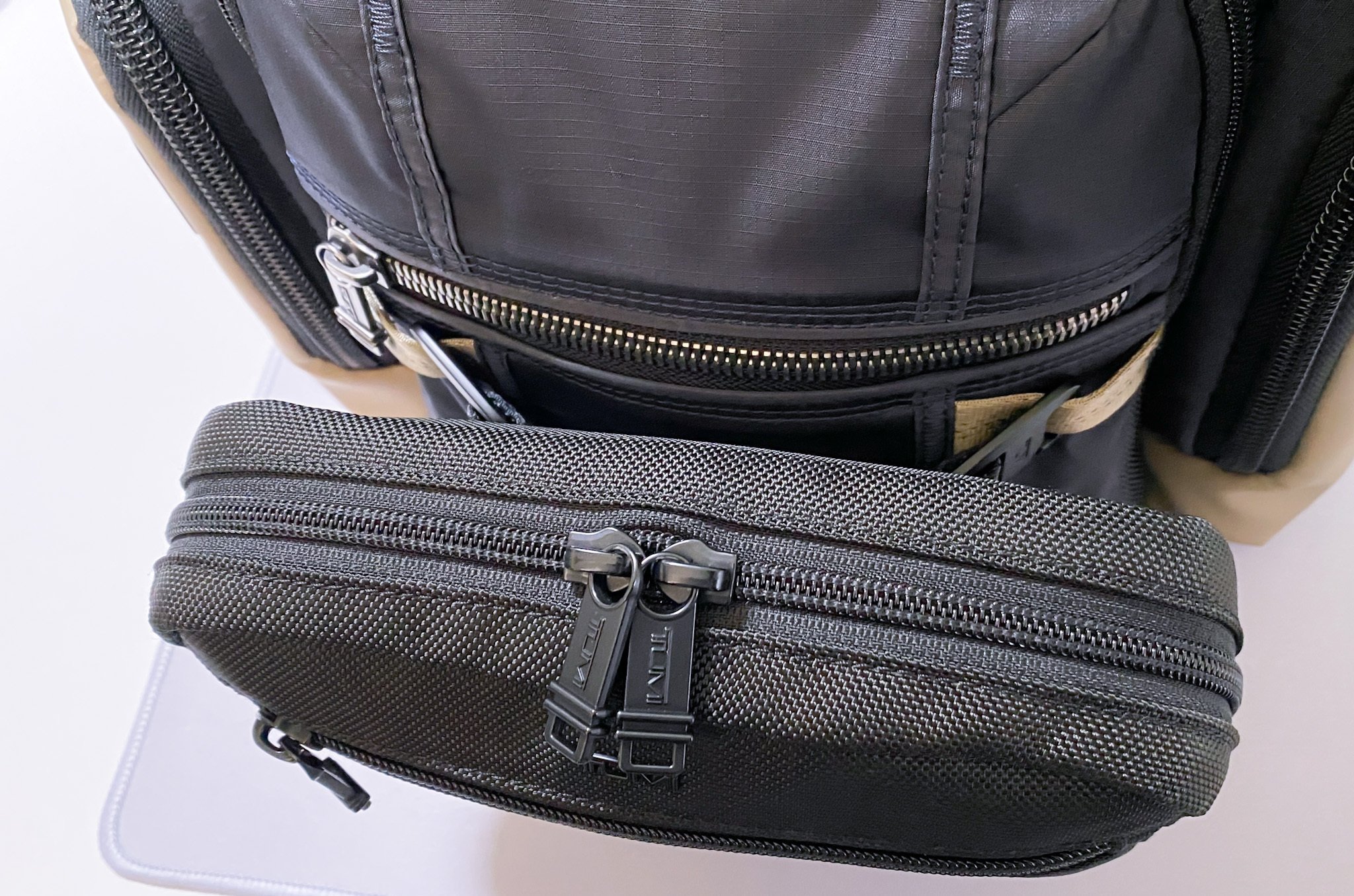 TUMI】 「ジップ・アラウンド・ケース」レビュー 【汎用ポーチ