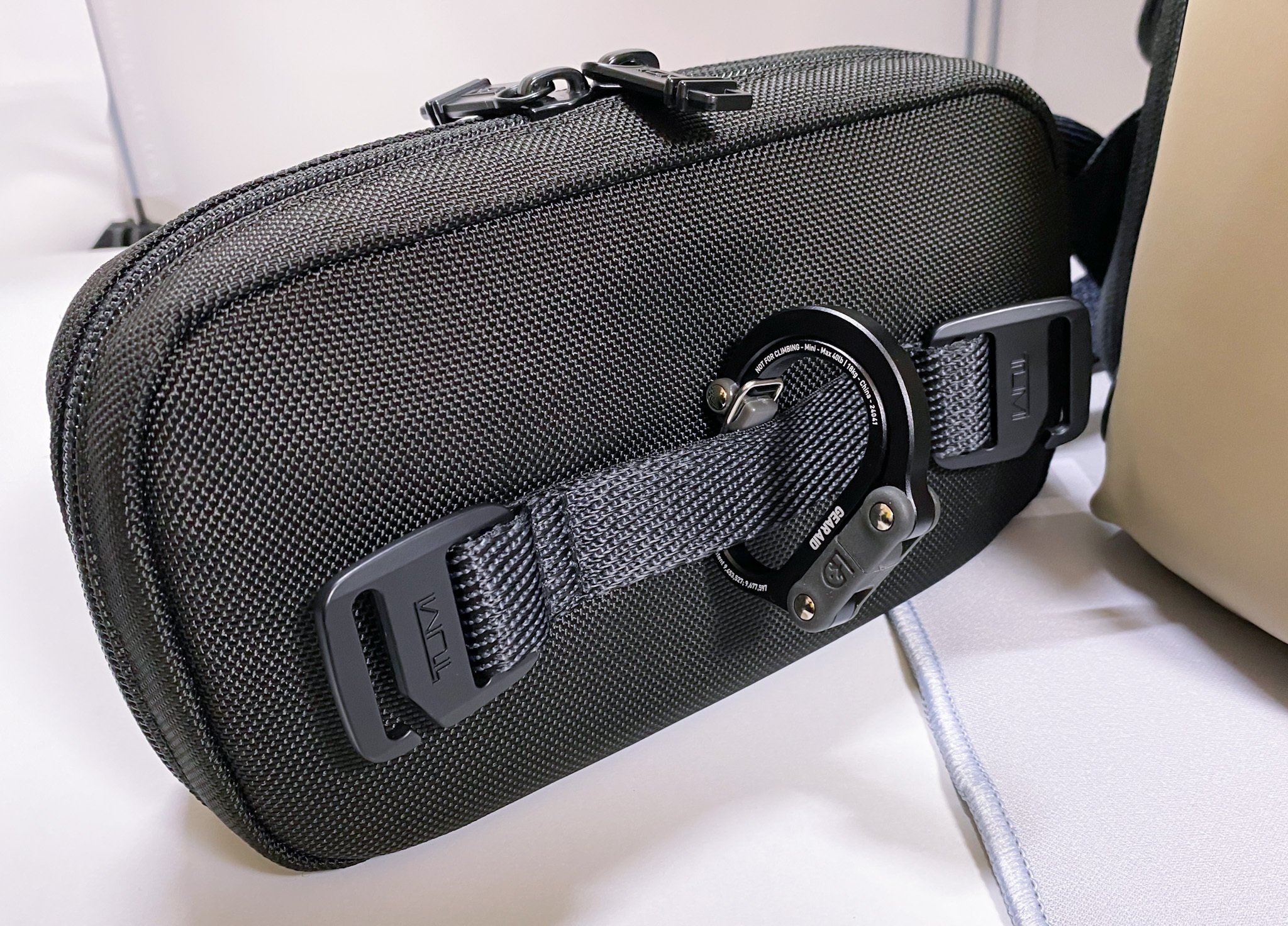 Amazon | [TUMI] ポーチ 公式正規品 ジップ・アラウンド・ケース
