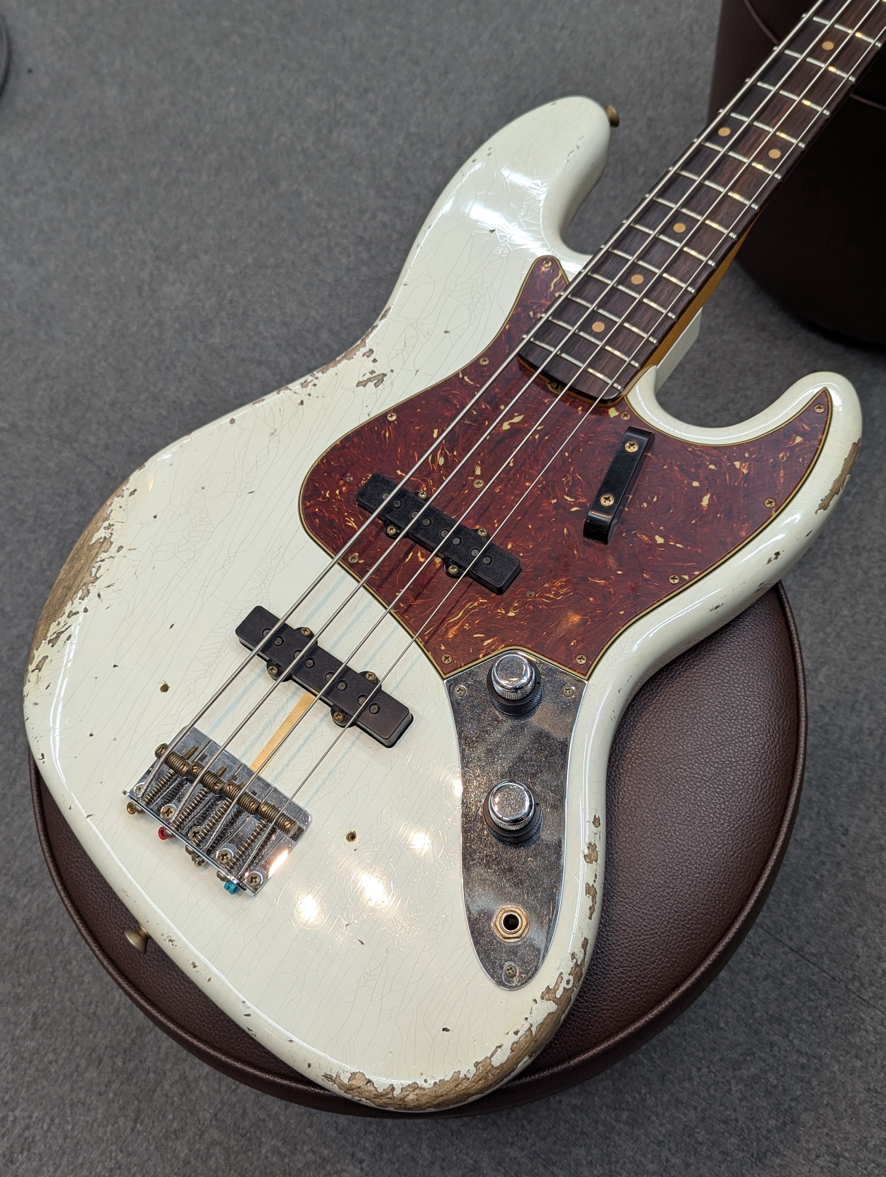 Fender Custom Shop “1961 Jazz Bass Heavy Relic -Aged Olympic
