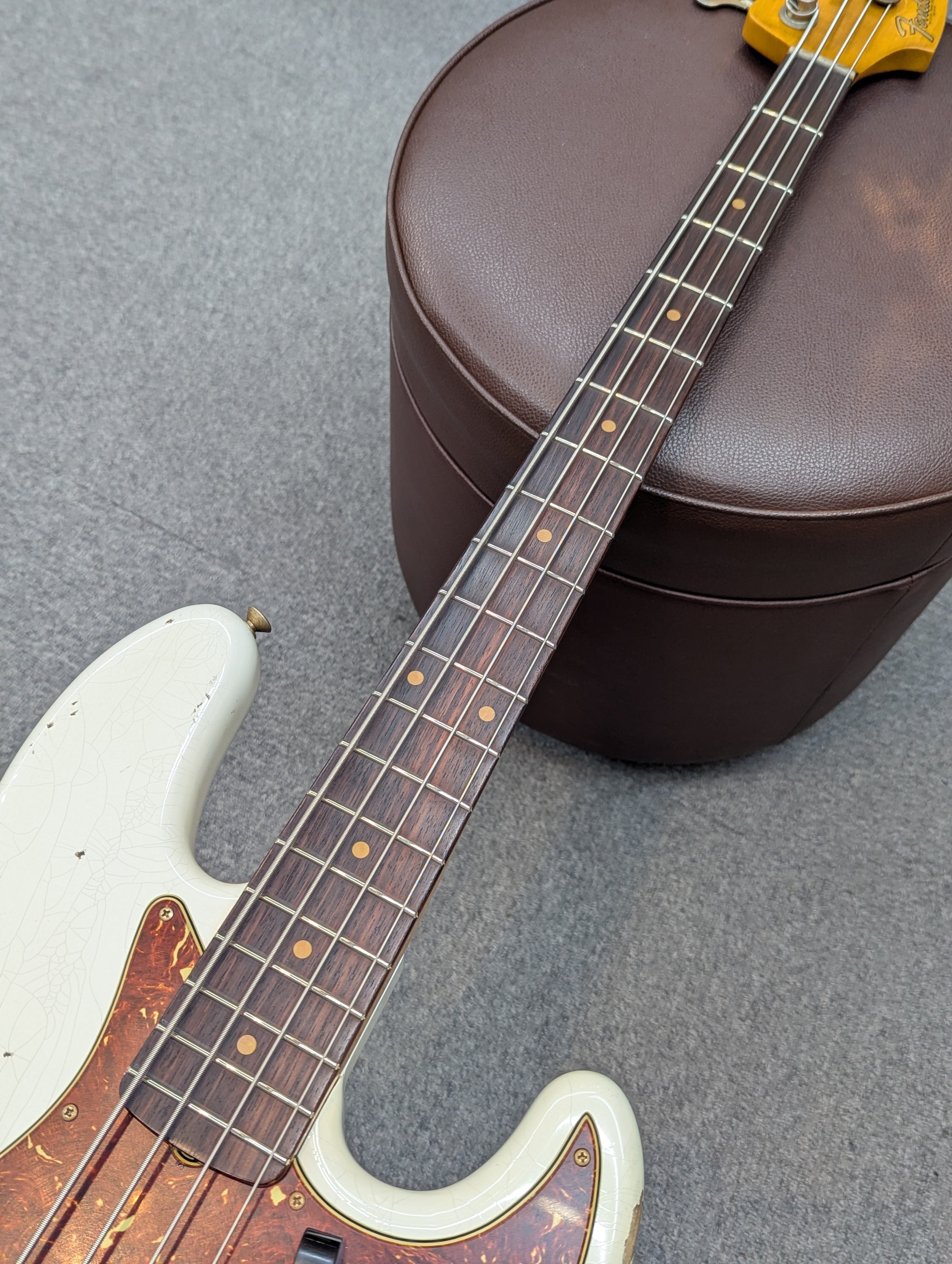 Fender Custom Shop “1961 Jazz Bass Heavy Relic -Aged Olympic