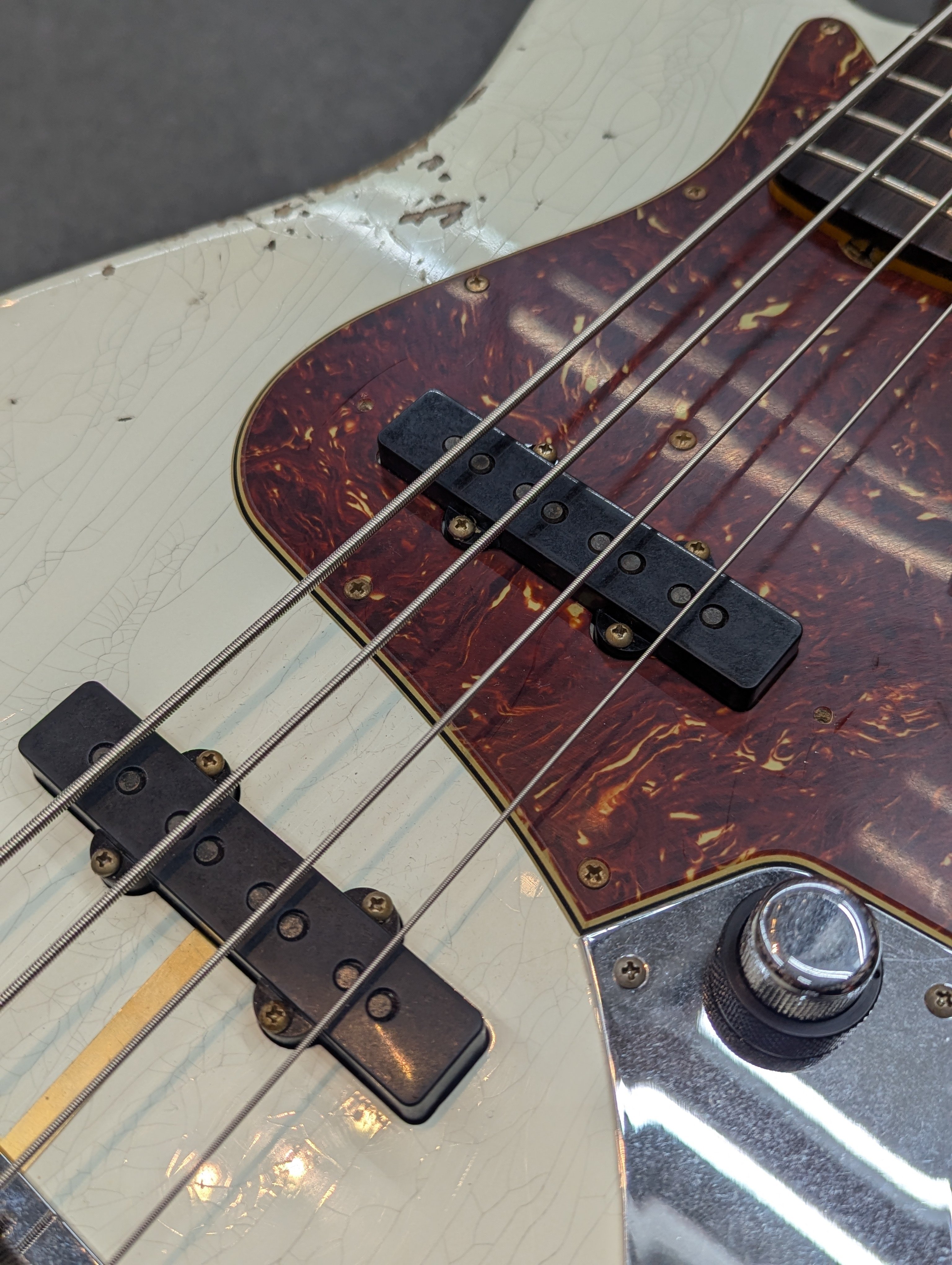 Fender Custom Shop “1961 Jazz Bass Heavy Relic -Aged Olympic
