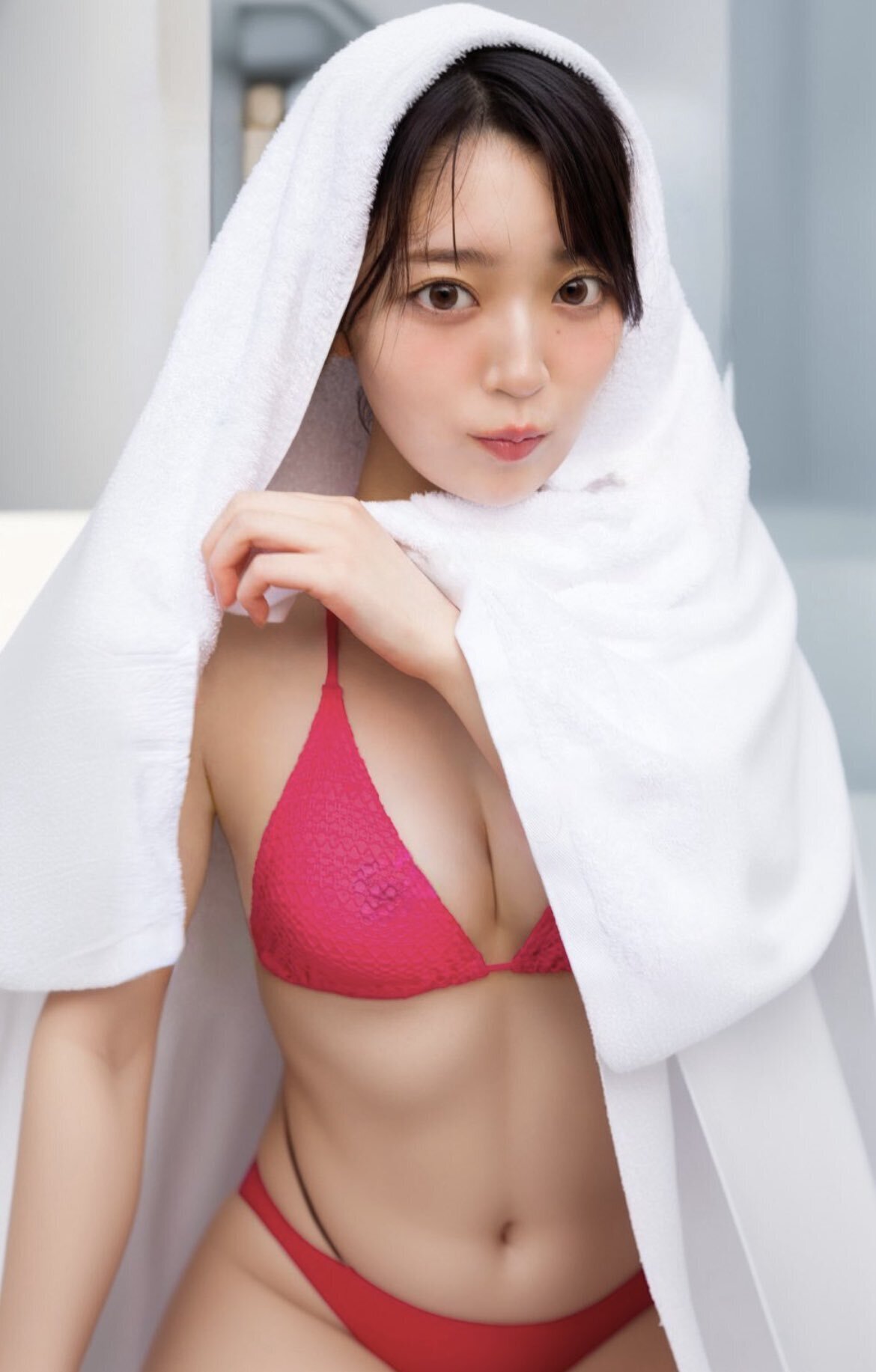 ナンパ　水着 ナンパされていたお姉さんを助けたら、後日、水着姿のクラスのマドンナたちに告白されました。｜祭壇の御餅
