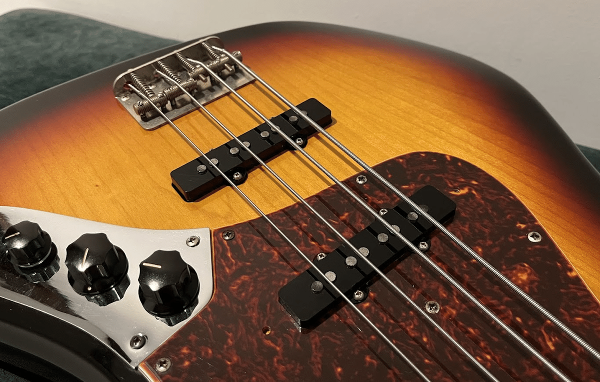 JAZZ BASS®誕生60周年を記念した2020年限定モデルにROAD WORN