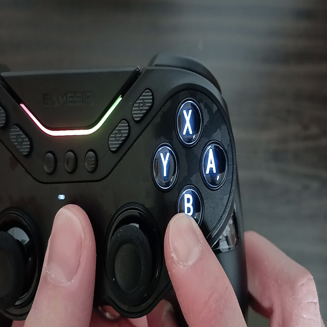 GameSir Tarantula Pro』～PS形状で、ボタンがNintendo Switch配列と