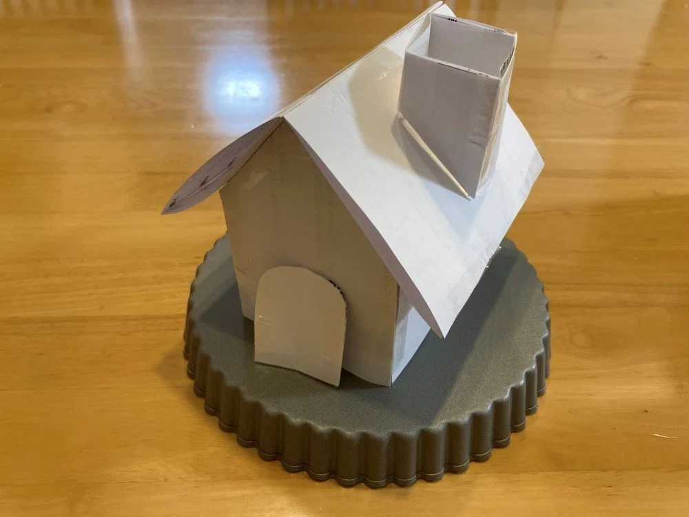 紙で作った謎の家