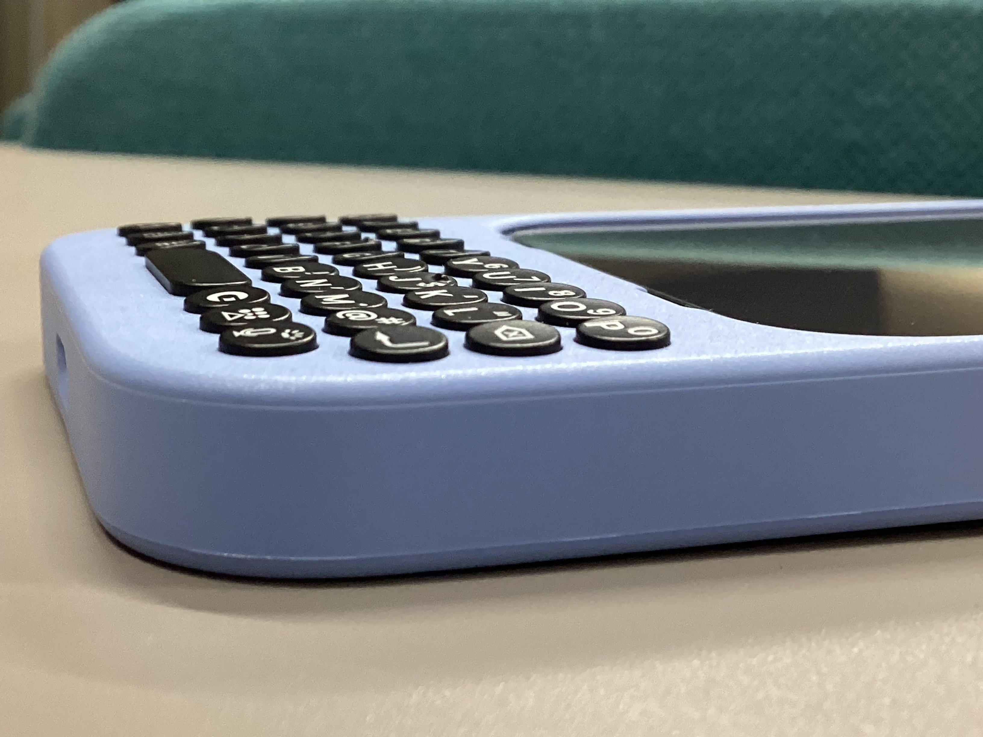 Clicks Keyboard for iPhone 16 Pro レビュー|所々ジョージ Clicks Keyboard for iPhone 16 Pro レビュー|所々ジョージ