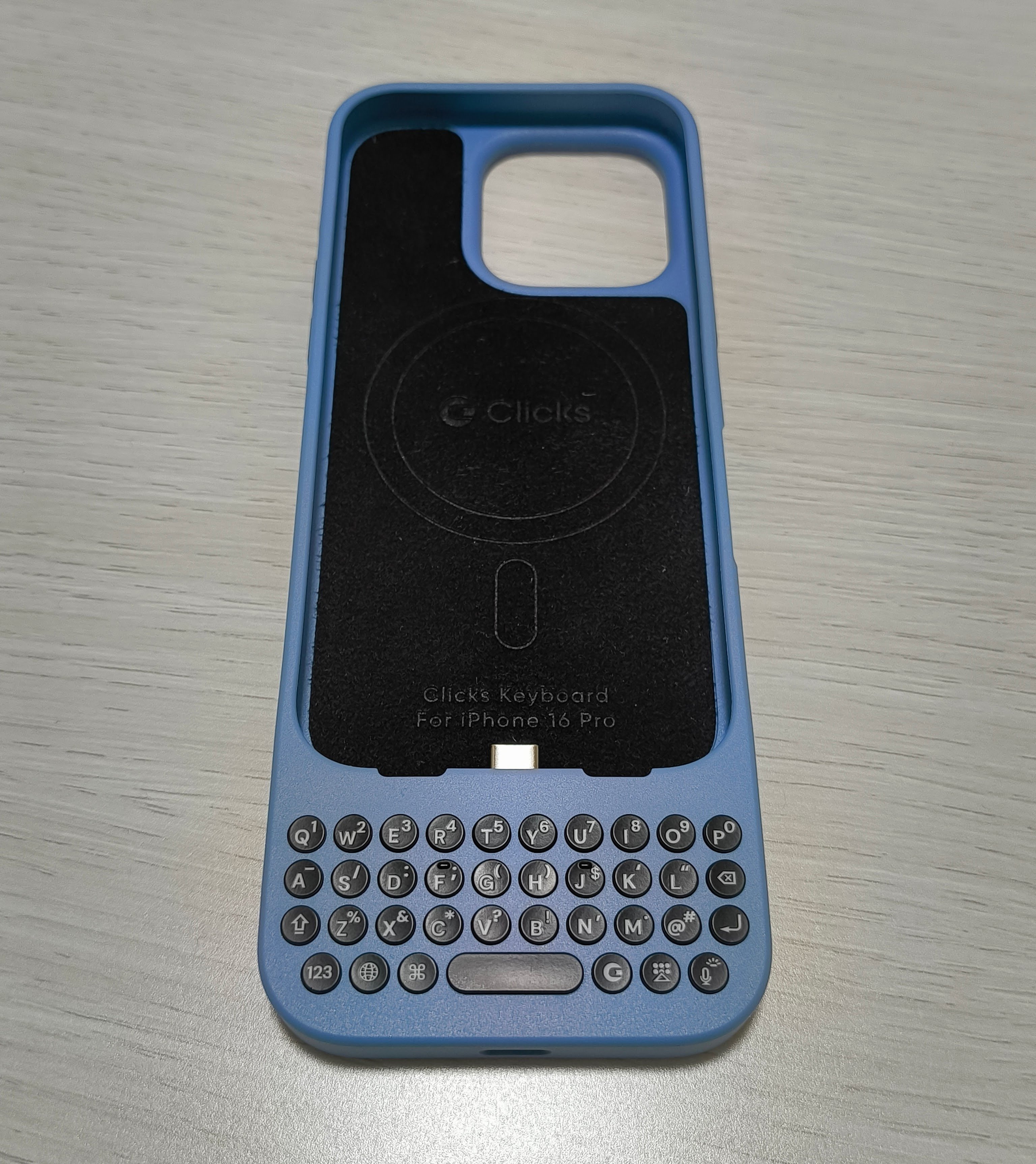 Clicks Keyboard for iPhone 16 Pro レビュー|所々ジョージ Clicks Keyboard for iPhone 16 Pro レビュー|所々ジョージ