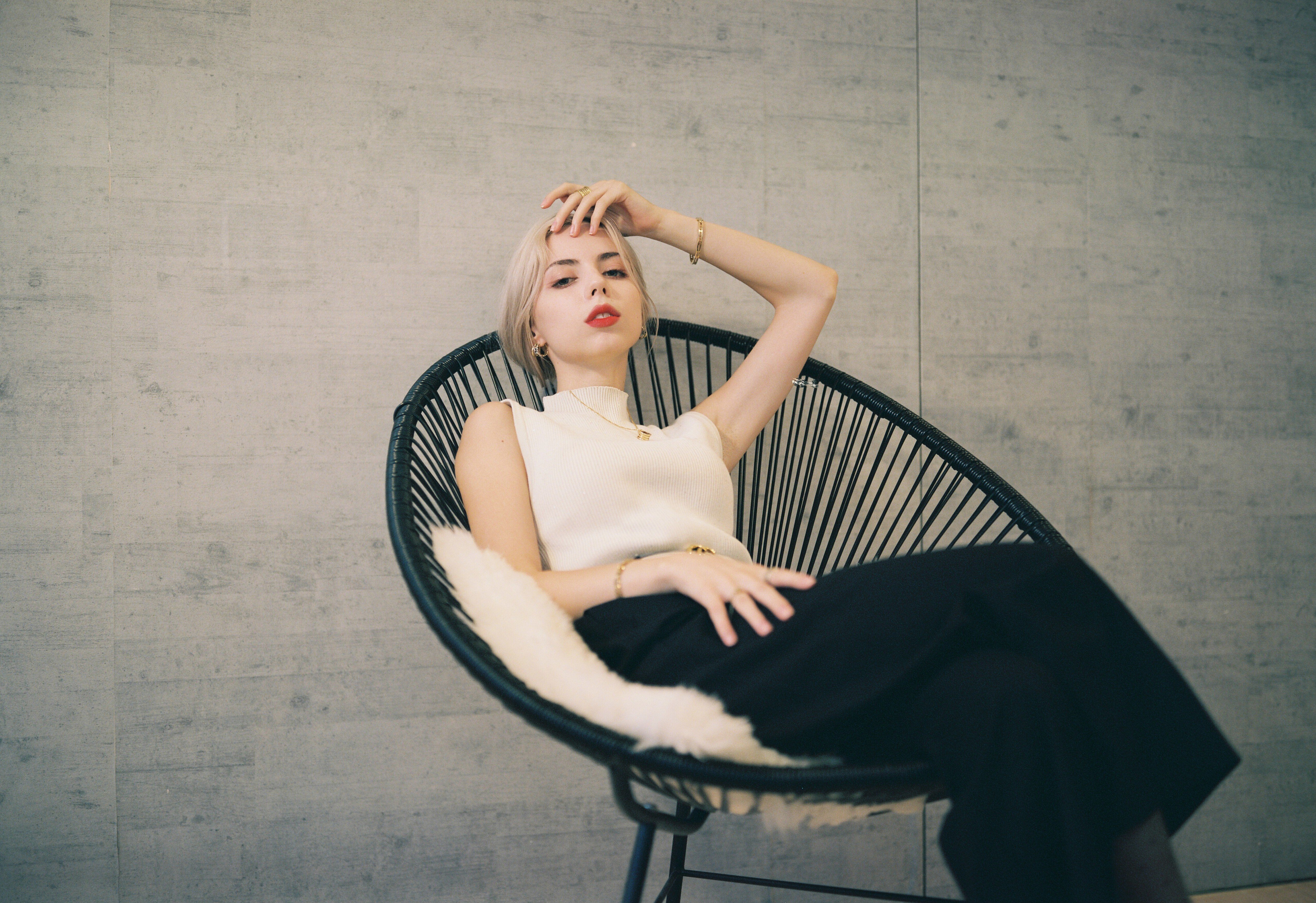 vol.378 GW690でポートレート｜緋色のHiro（写真を撮る人）