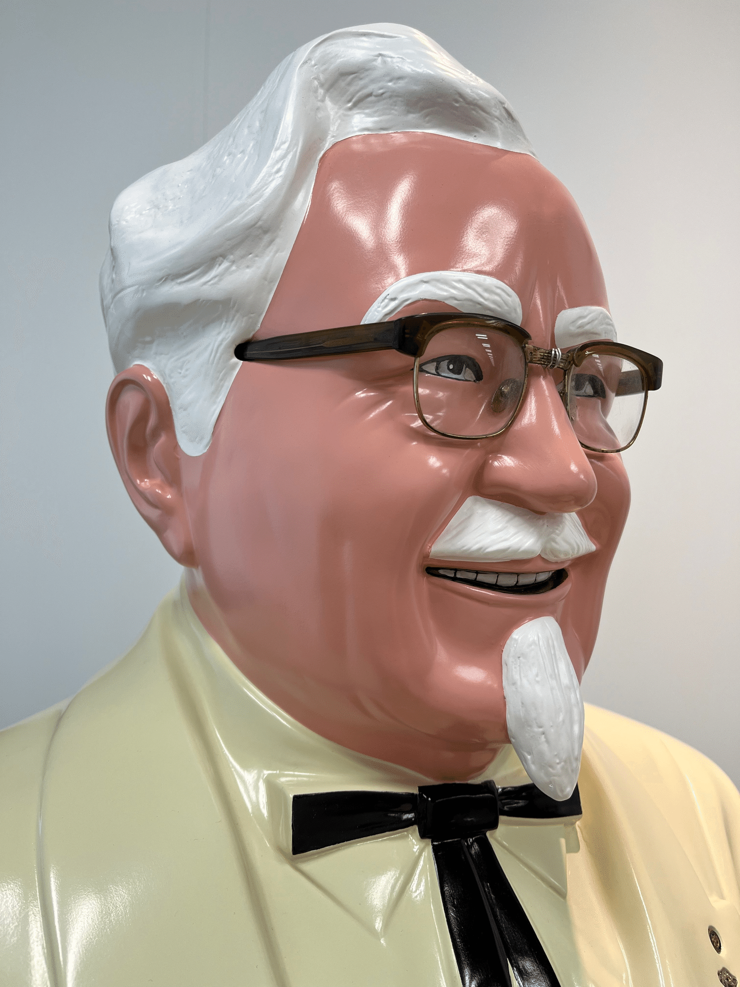カーネル・サンダース 肖像画 KFCのシンボル、カーネル立像~知られざる驚きのエピソード