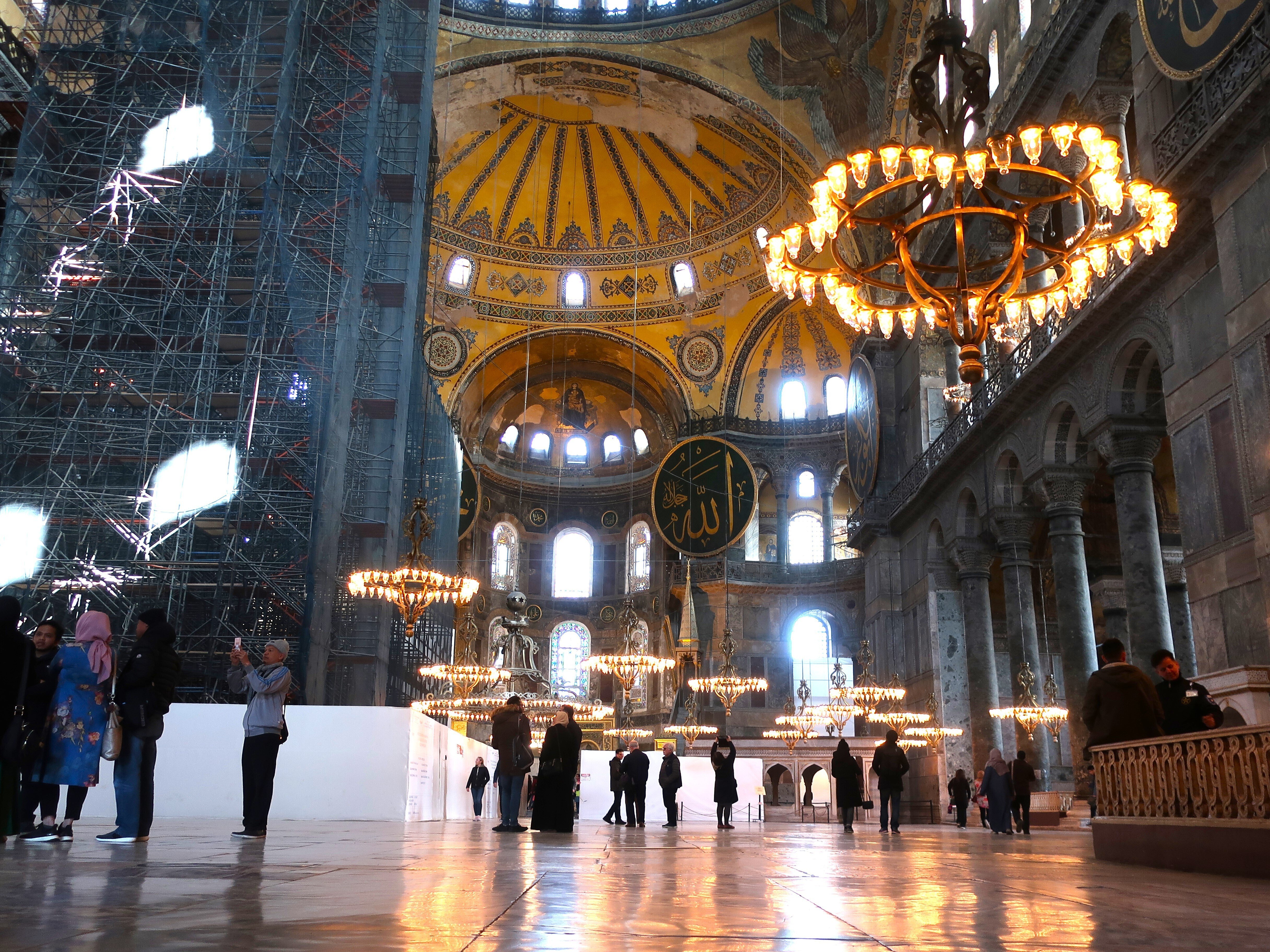 トルコの世界遺産アヤソフィアの歴史と魅力を紹介！美しすぎる大聖堂に