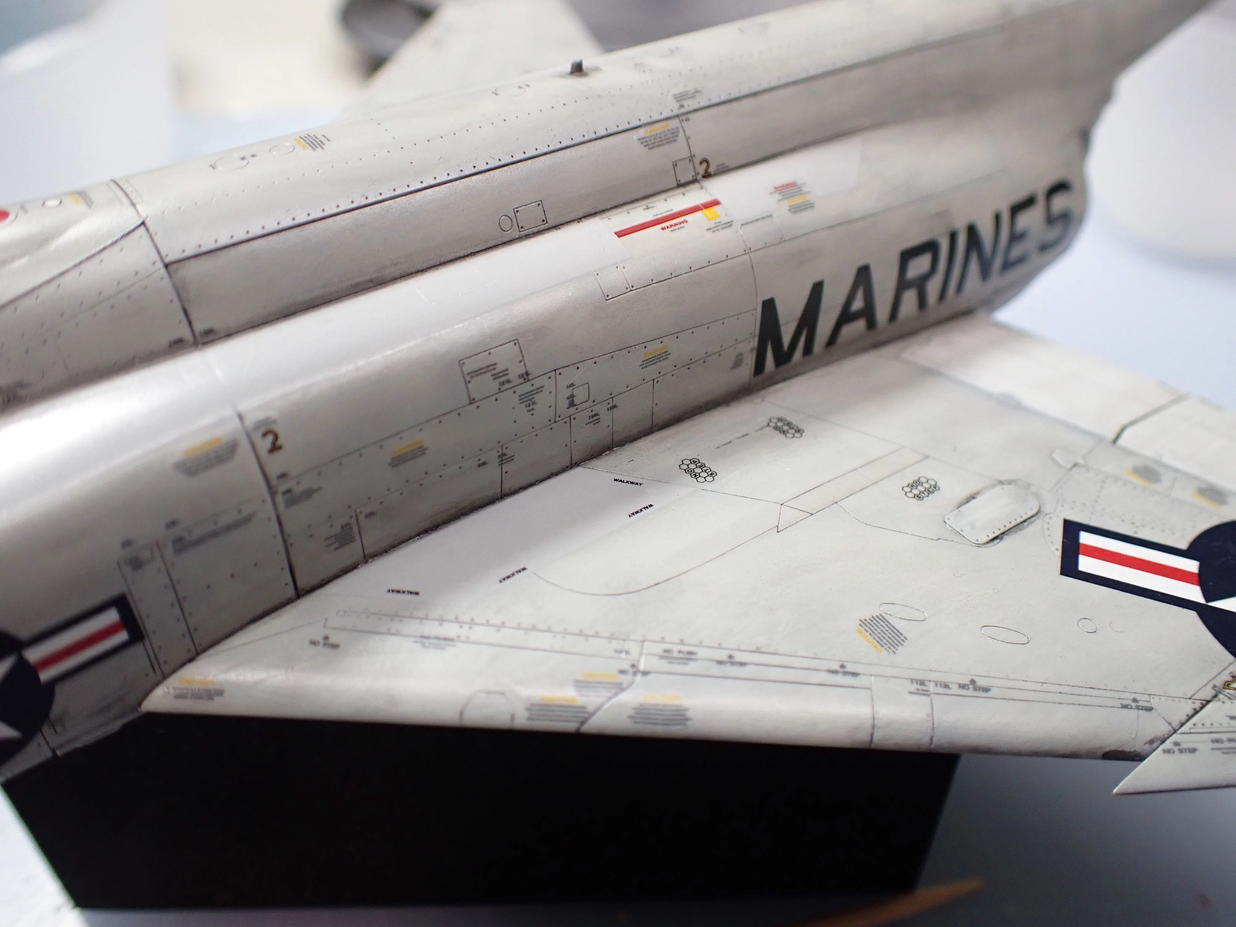 水転写式デカールが終わらない：飛行機プラモ 1/72 F-4J ファントム