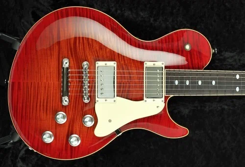 夕陽を纏った、魅惑のカーブドトップ｜Freedom Custom Guitar Research