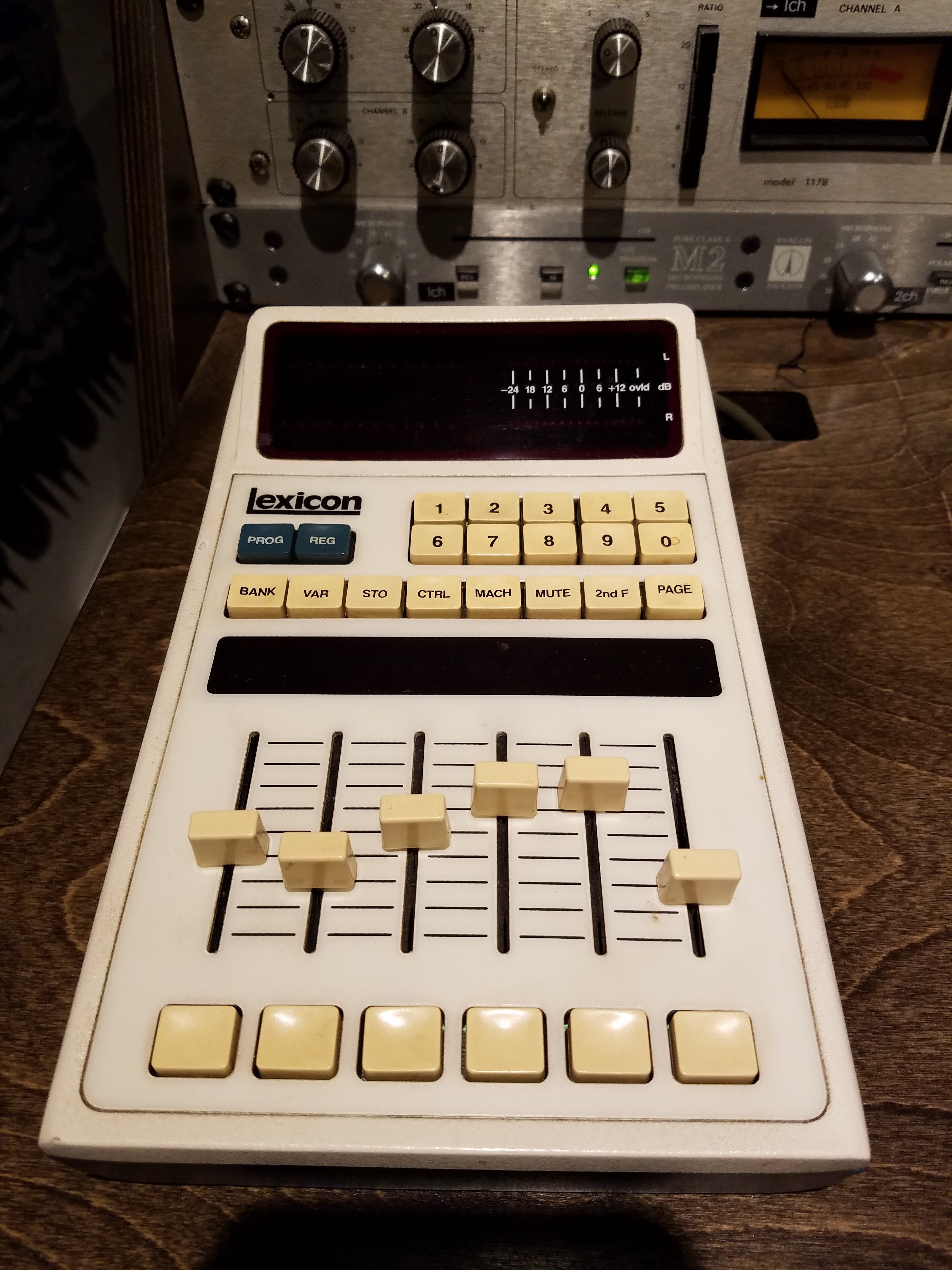 真空管xトランスxDSPが生み出す「どこまでも伸びる」リバーブ 機材師