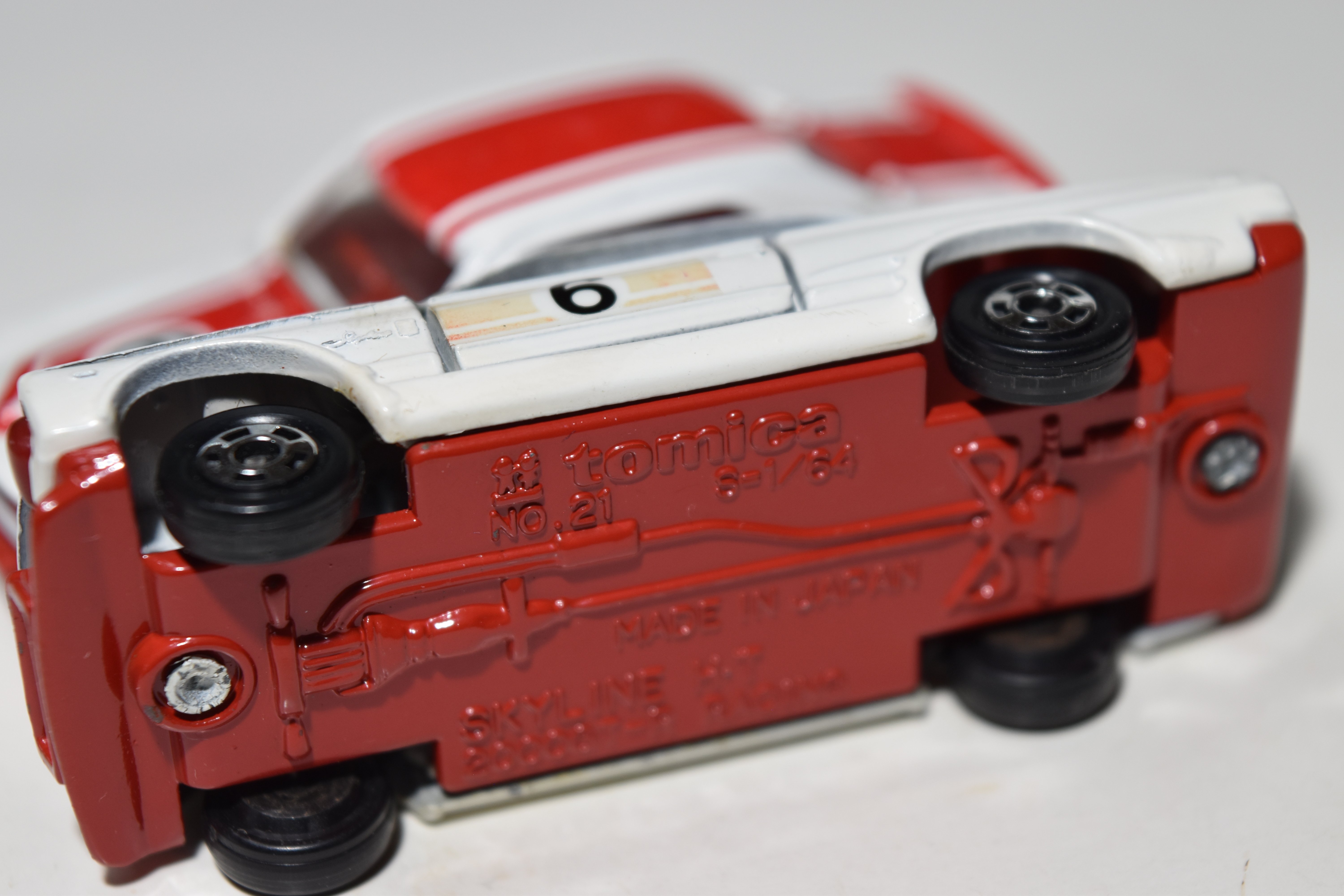 トミカ 21-2 スカイライン2000GTレーシングの1/64モデルについて｜西屋