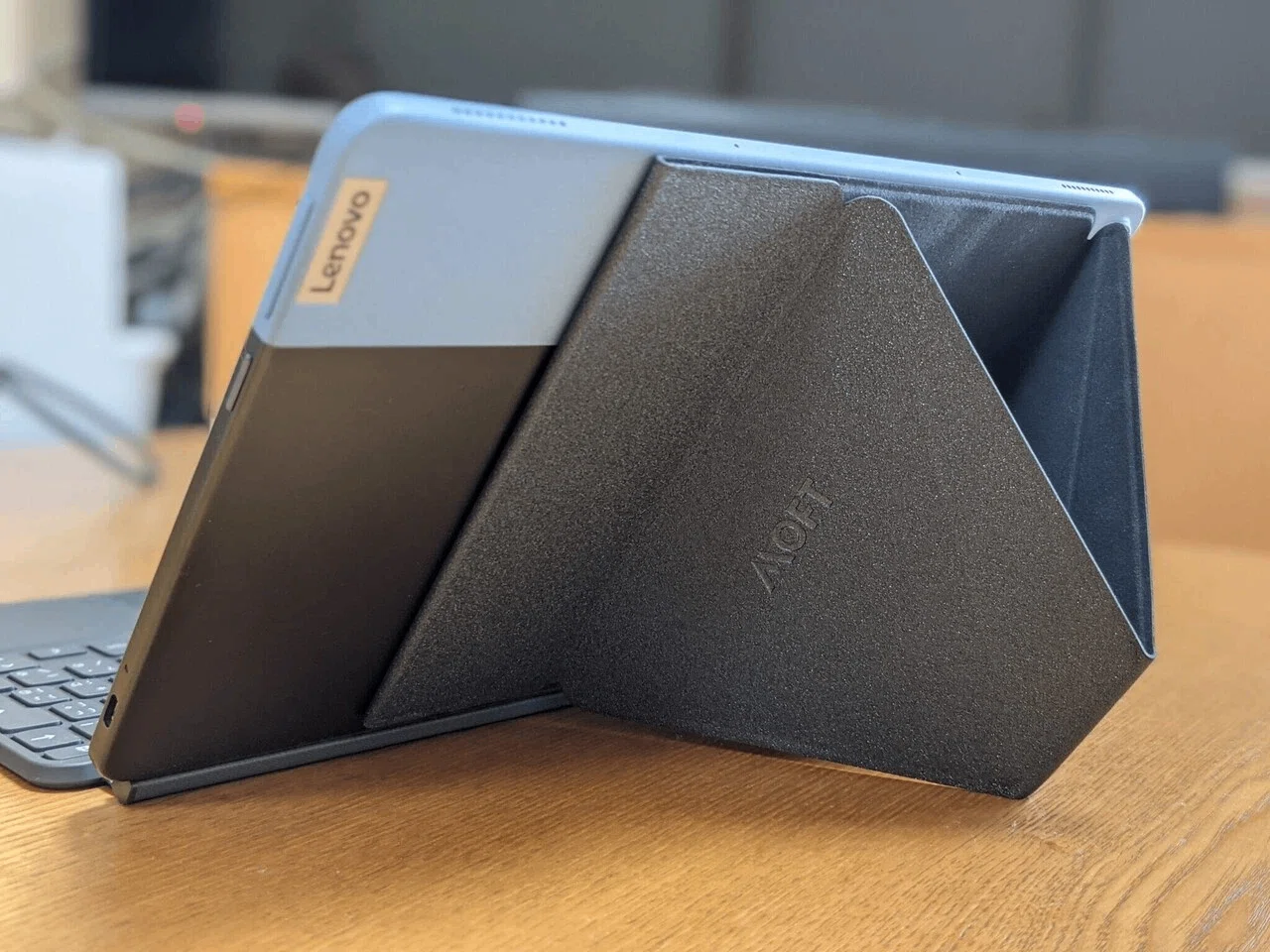 随分前のレビューです。Lenovo IdeaPad Duet レビュー。このChromebook