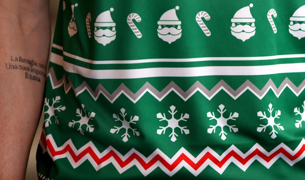 クレモネーゼ、今年も期待通りの「ダサセーター風」クリスマス限定