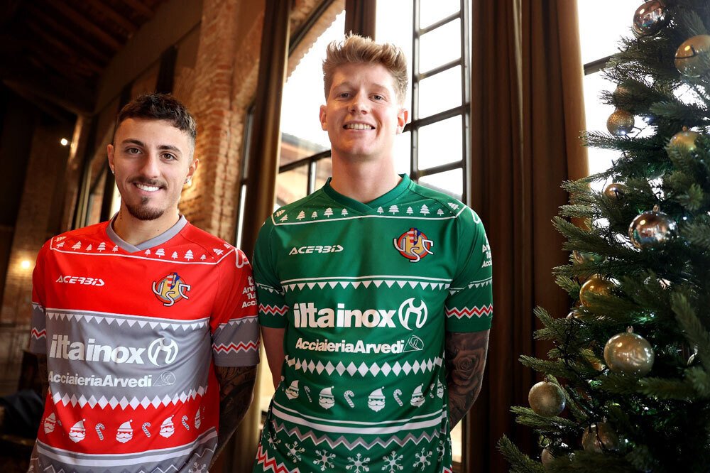 クレモネーゼ、今年も期待通りの「ダサセーター風」クリスマス限定