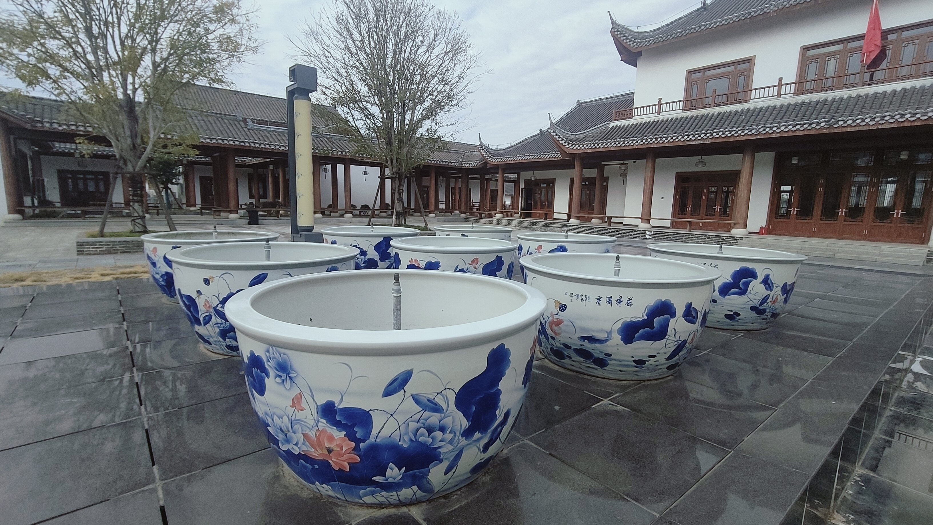 景徳鎮で打卡！用途不明の巨大青花瓷〜景徳鎮古坊群｜明明東京@中国を