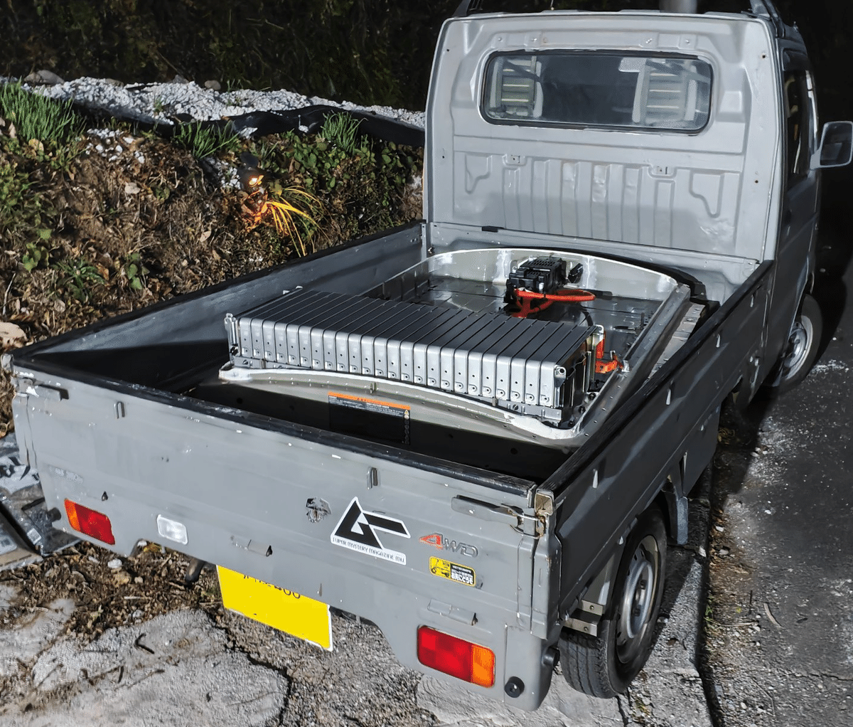 Nissan Leaf の Battery を使用した小屋のソーラー発電システム Nissan Leaf の Battery を使用した小屋のソーラー発電システム