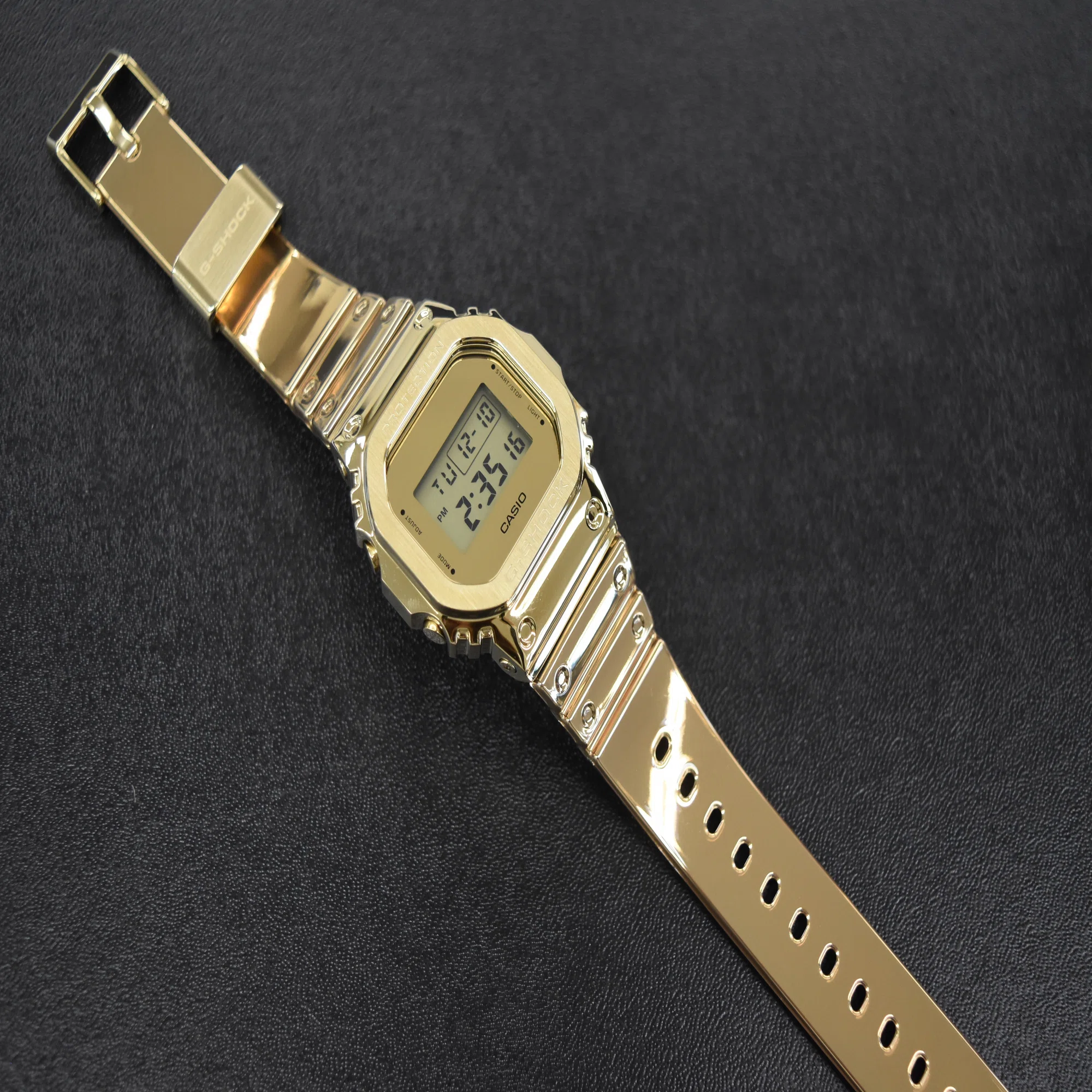新開発のタフシリコーンバンドを採用！G-SHOCK「FINE METALLIC SERIES 