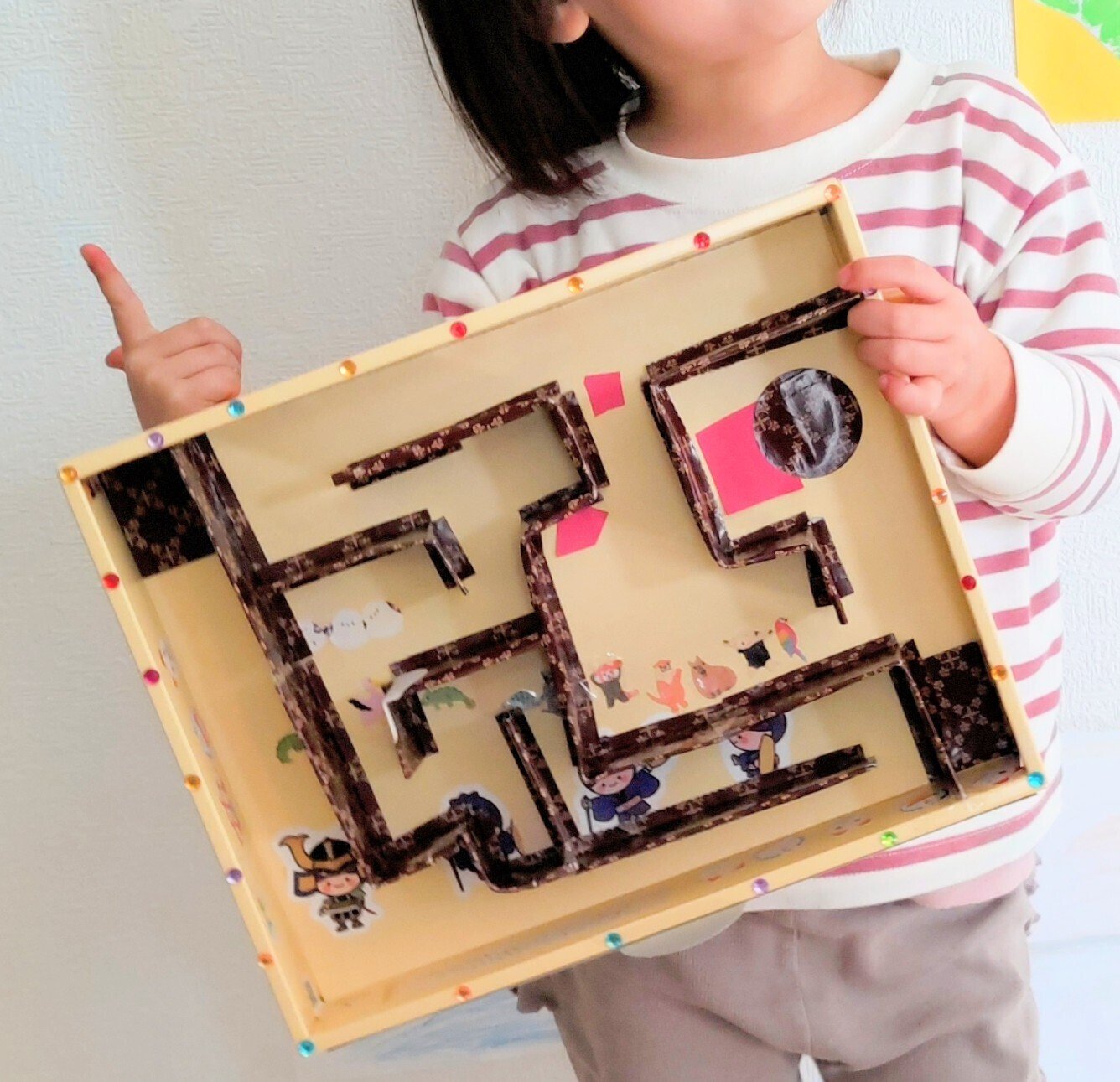 お菓子を頂いたので娘と迷路を作った｜MASA