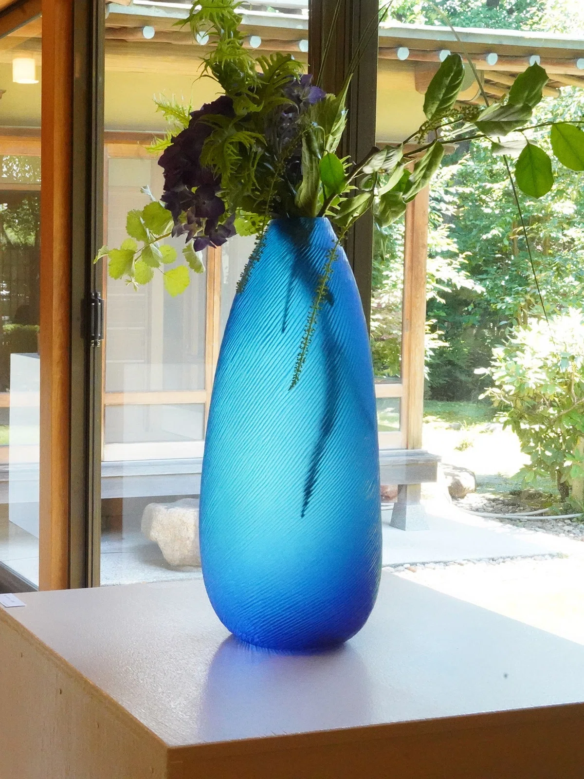 三嶋りつ惠 ガラス 小さな花器 抱き締め