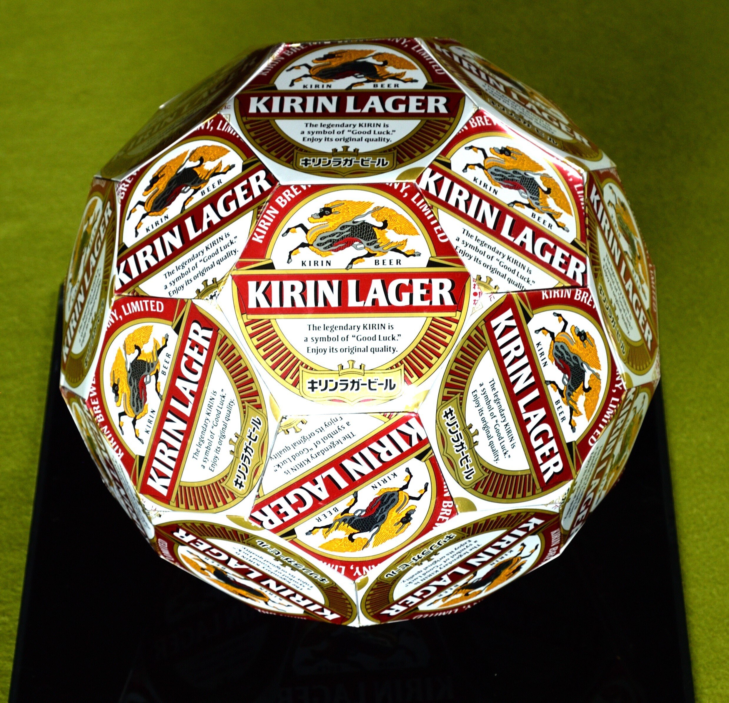 アルミ缶でサッカーボールを小林さんが作りました。｜折り板金