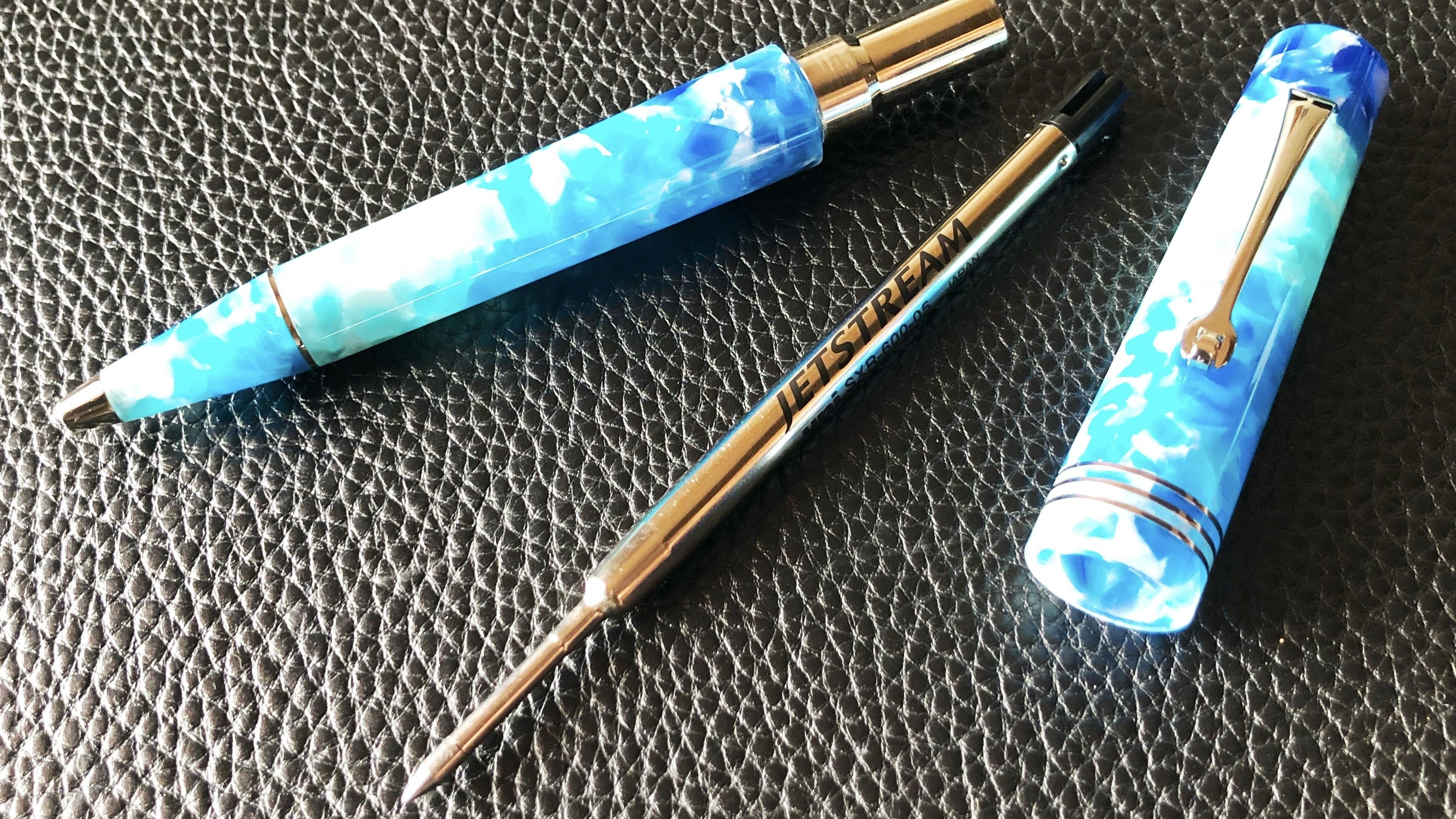 愛用ペン紹介Vol.2「レオナルド・モーメントゼロ『アロハ』(ボールペン